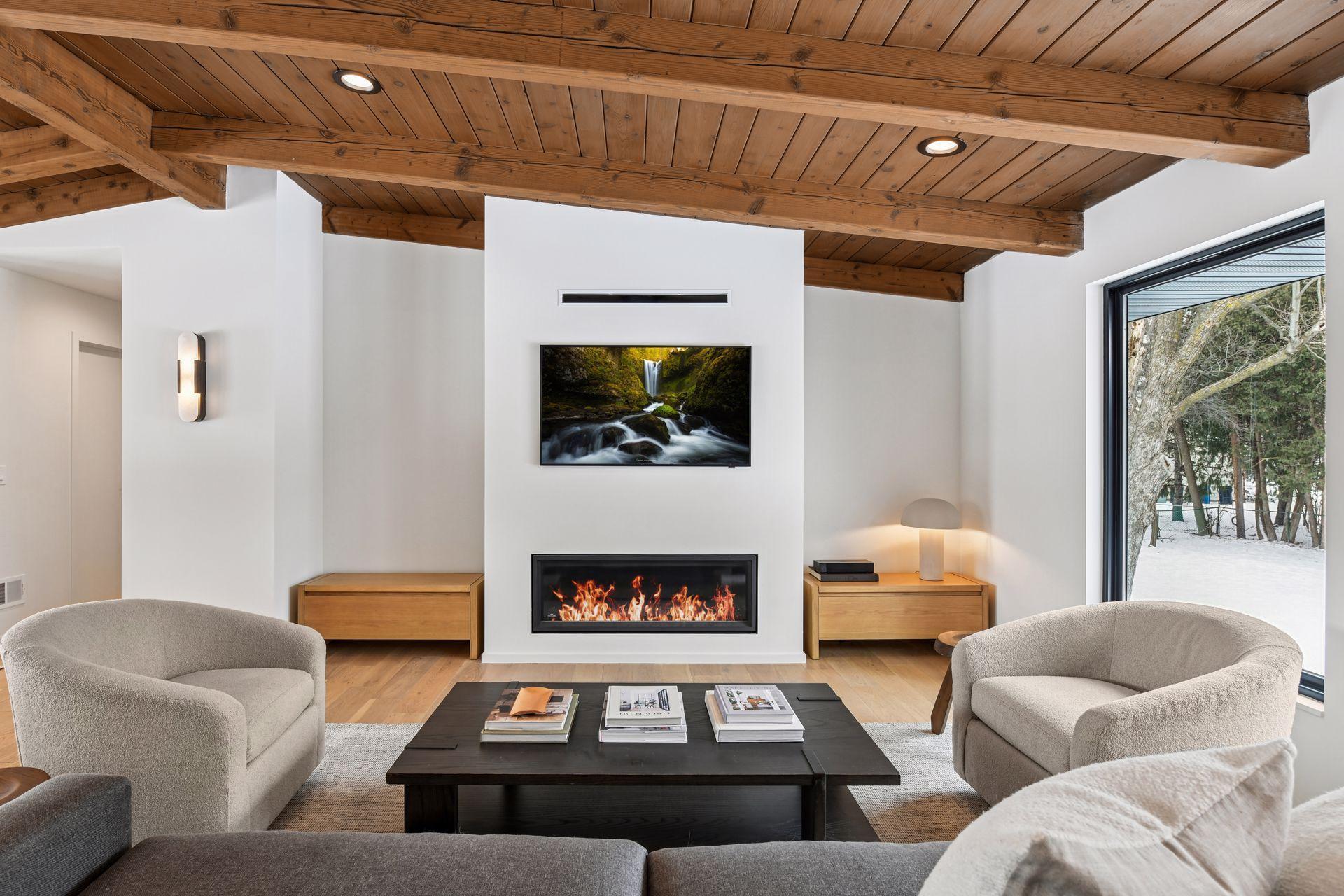 5423 Highwood Drive W