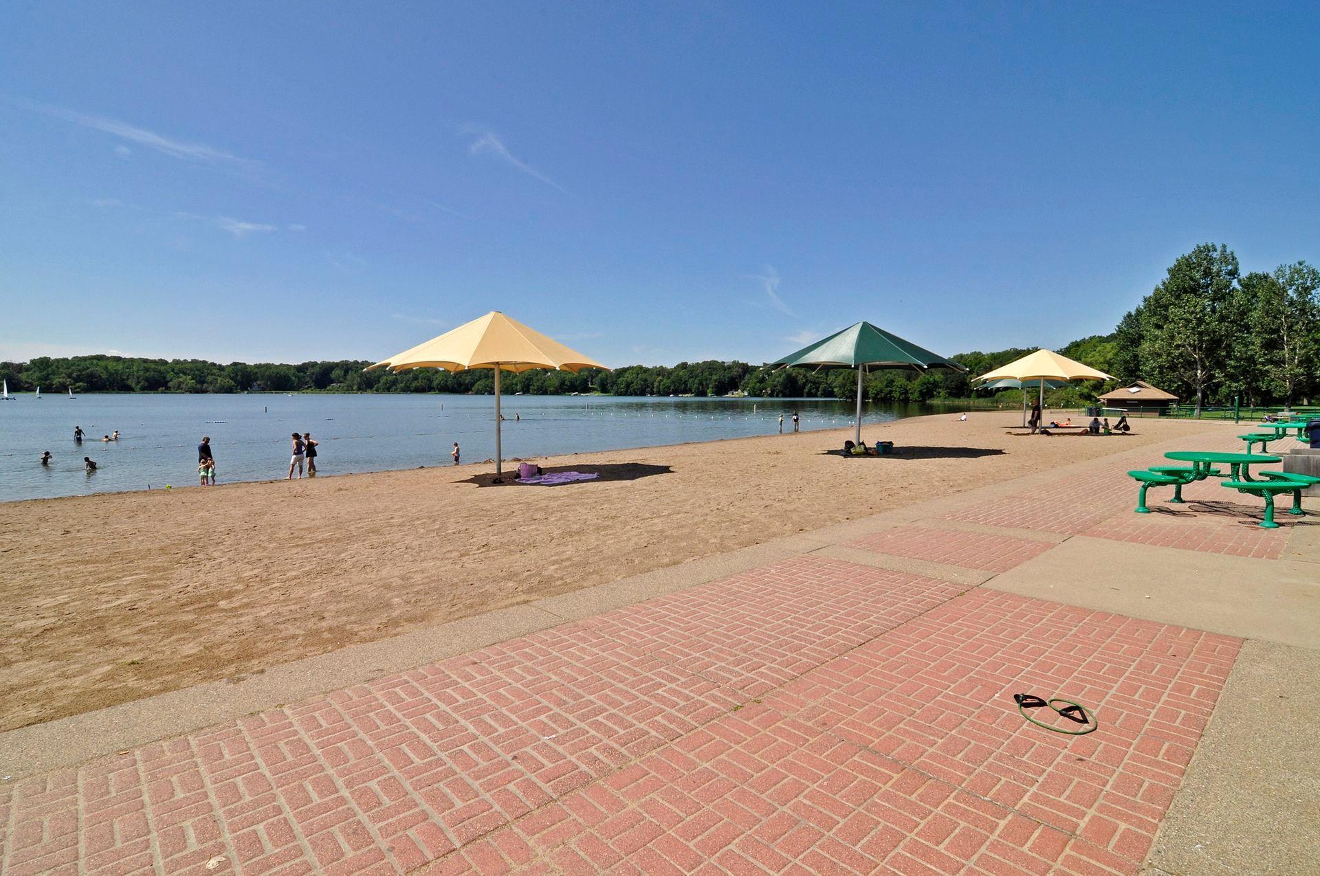 4136 Goldenrod Lane N