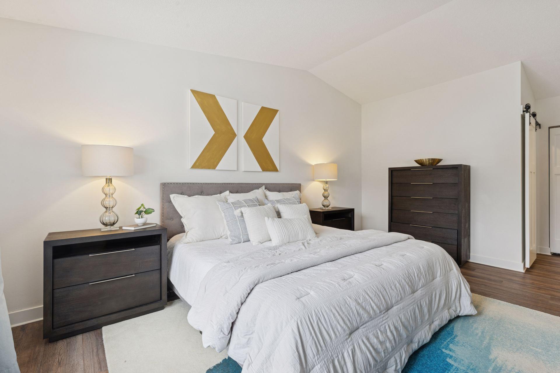 4136 Goldenrod Lane N