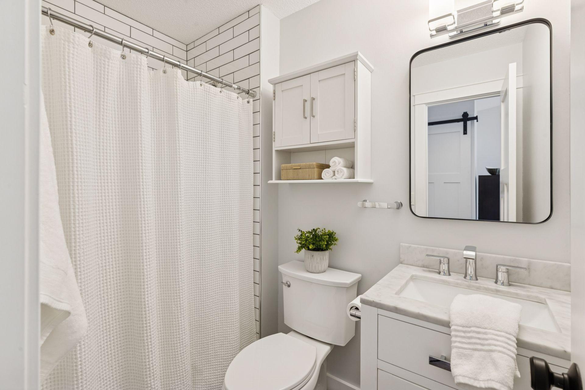 4136 Goldenrod Lane N