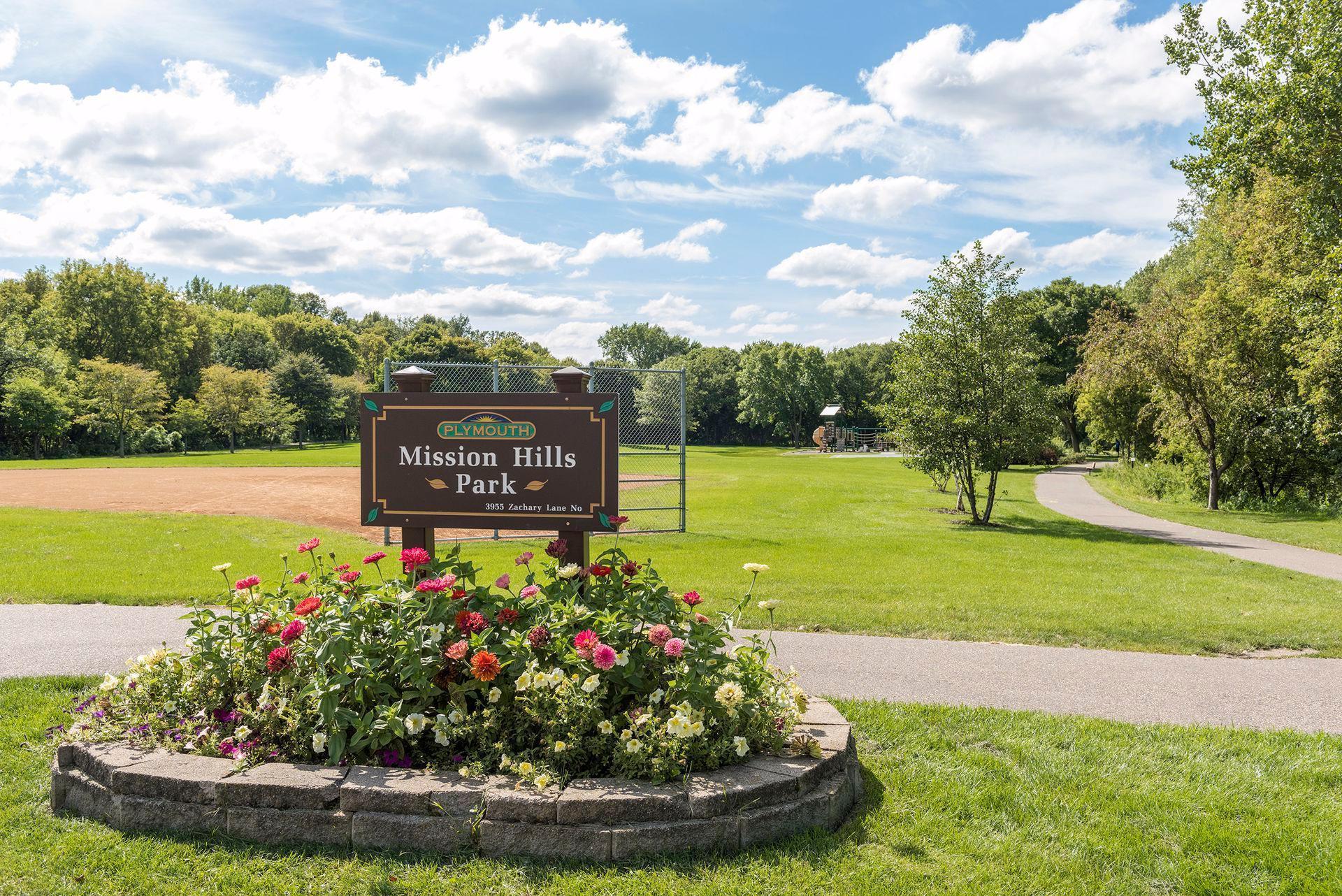 4136 Goldenrod Lane N