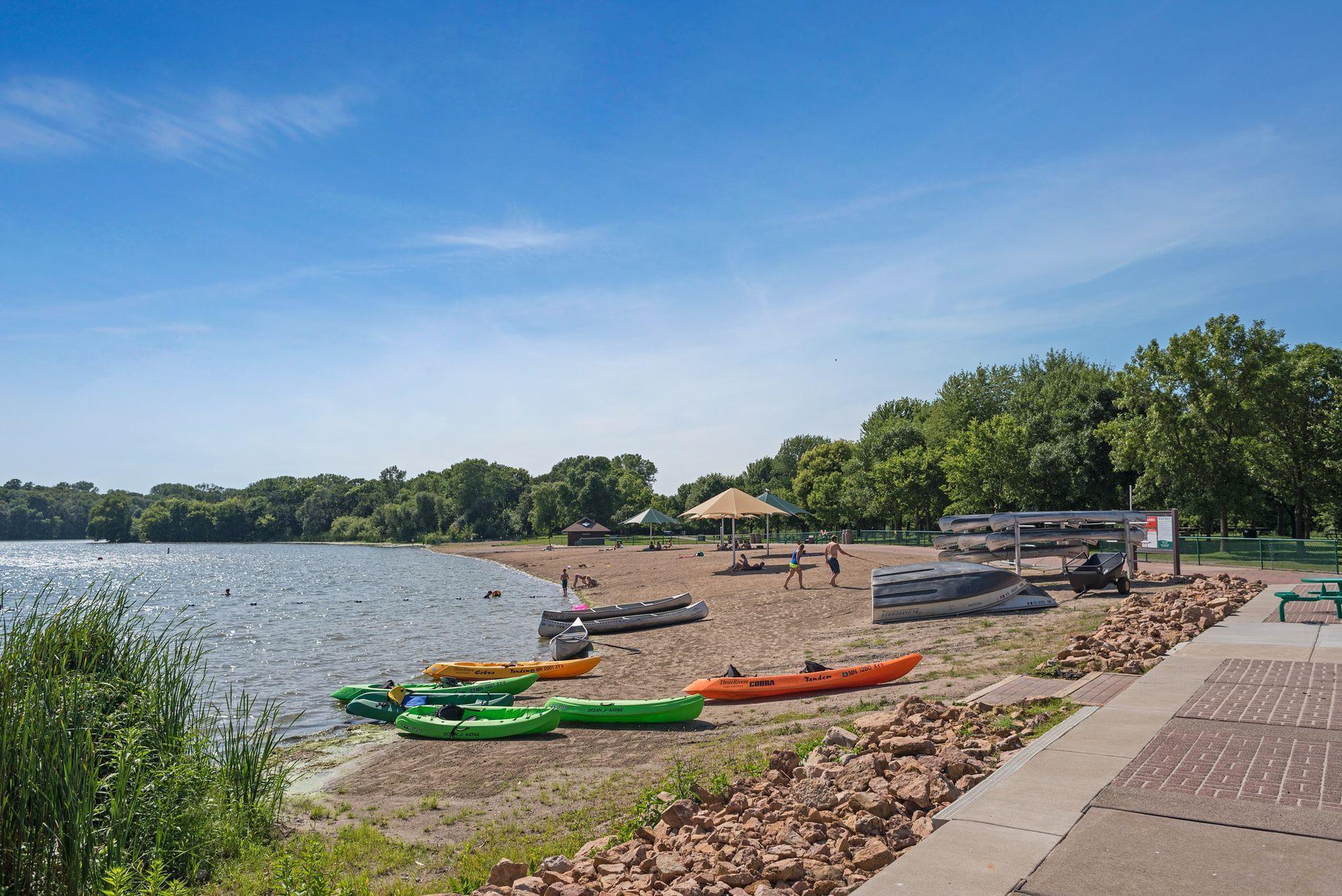 4136 Goldenrod Lane N