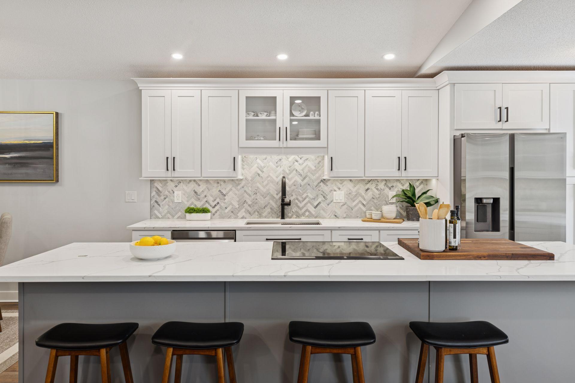 4136 Goldenrod Lane N