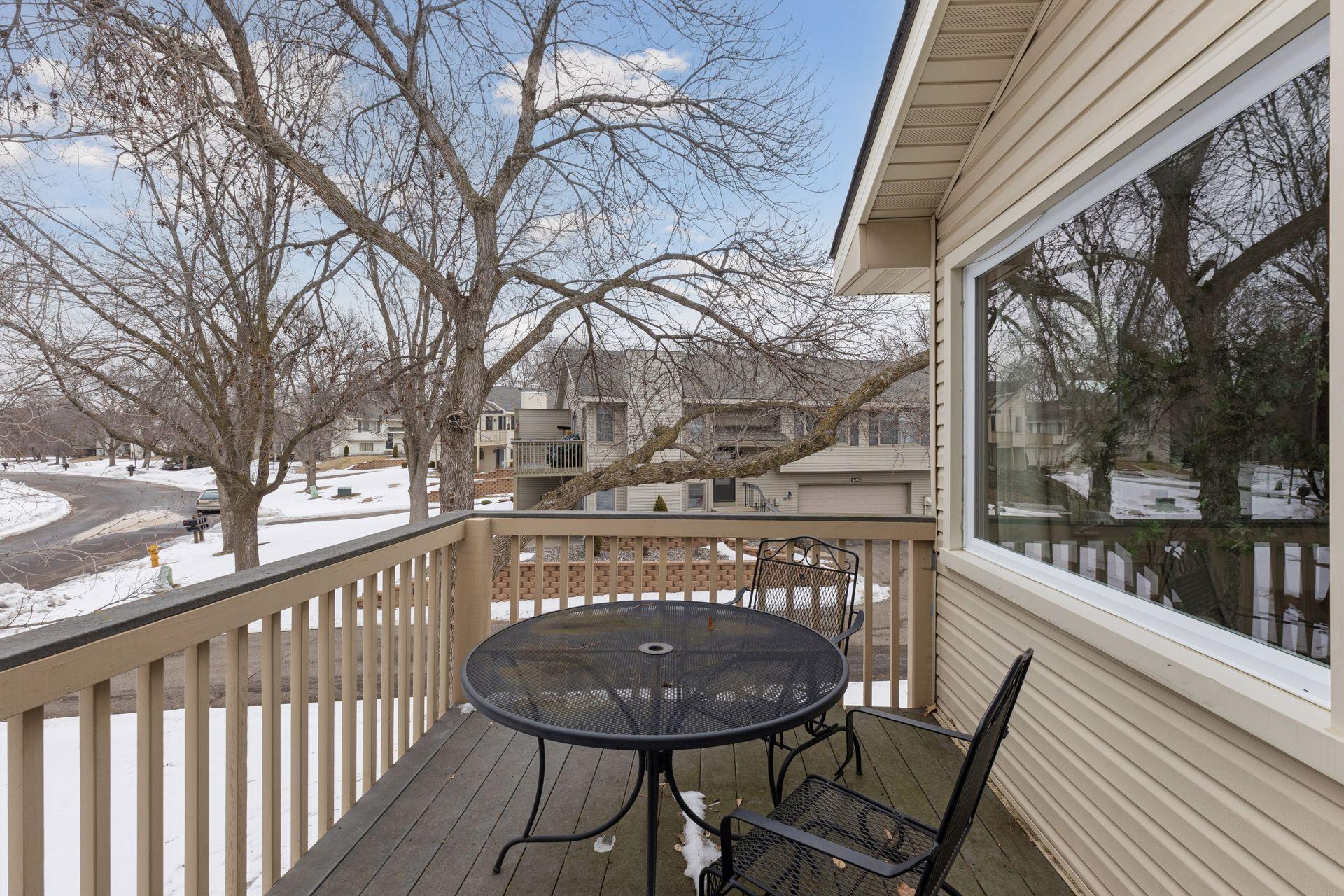 4136 Goldenrod Lane N