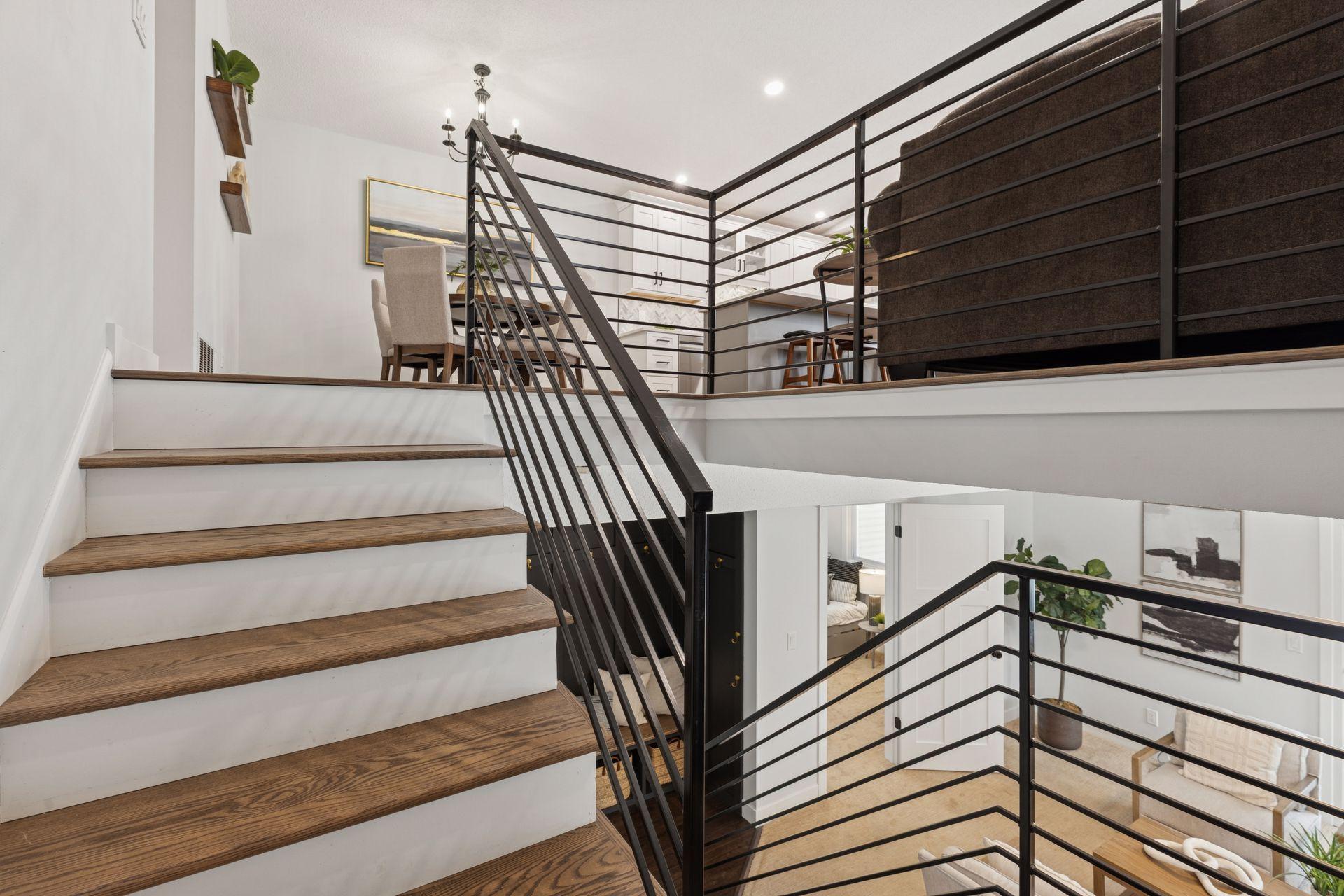 4136 Goldenrod Lane N