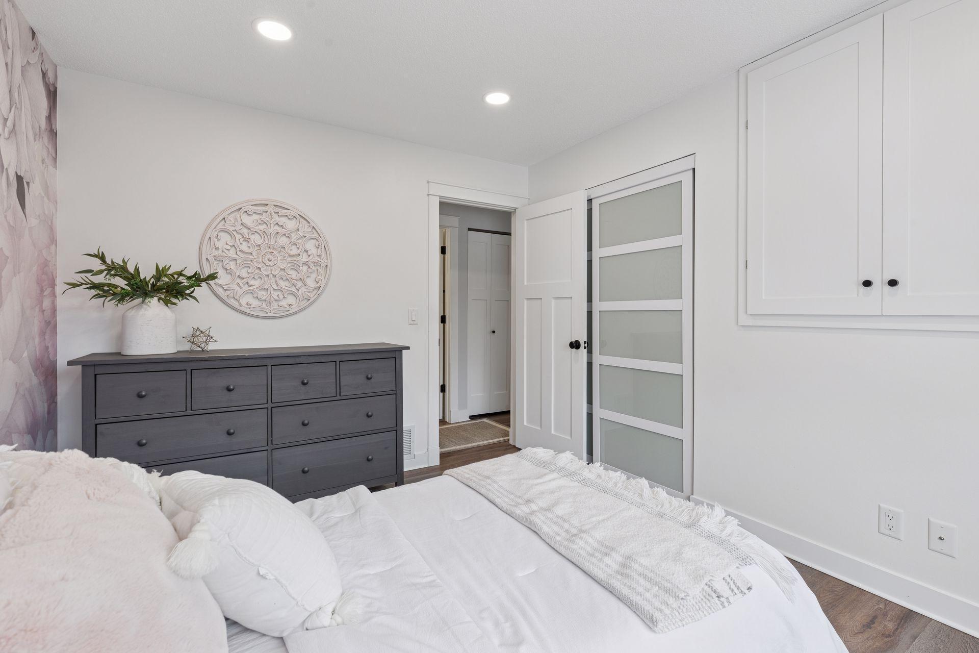 4136 Goldenrod Lane N