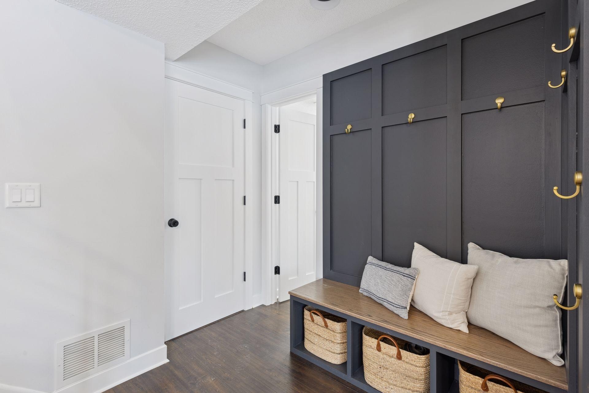 4136 Goldenrod Lane N