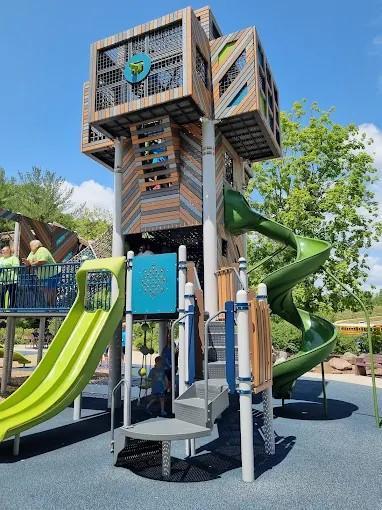 4136 Goldenrod Lane N