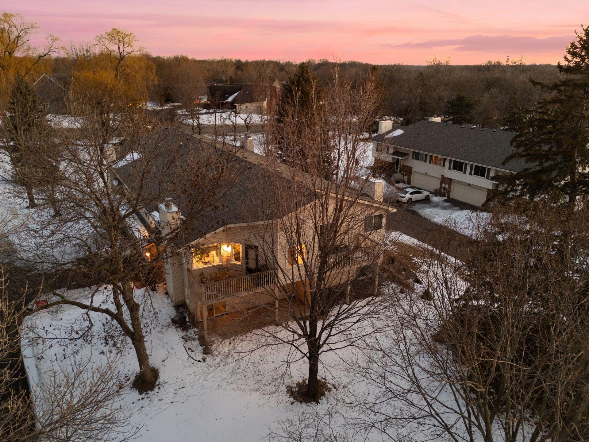 4136 Goldenrod Lane N