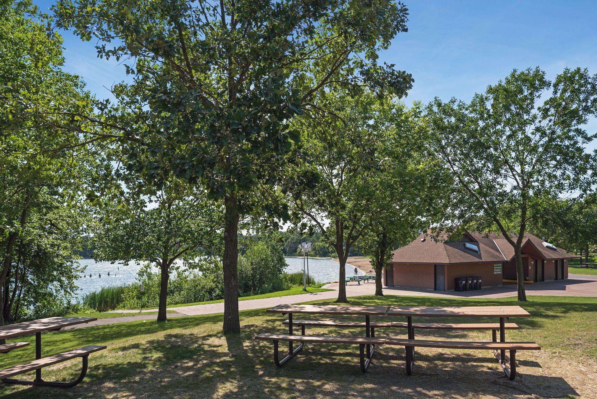 4136 Goldenrod Lane N