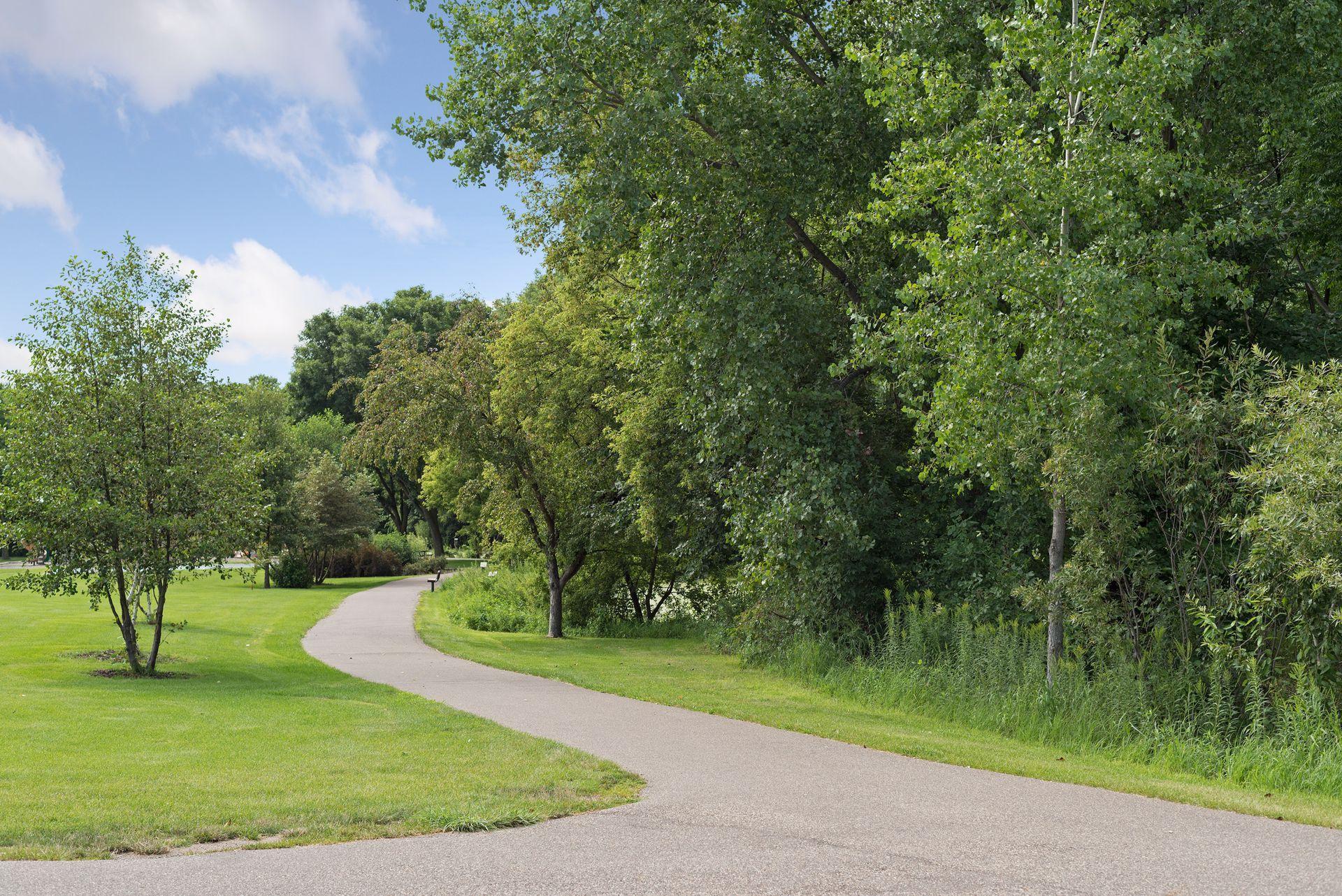 4136 Goldenrod Lane N