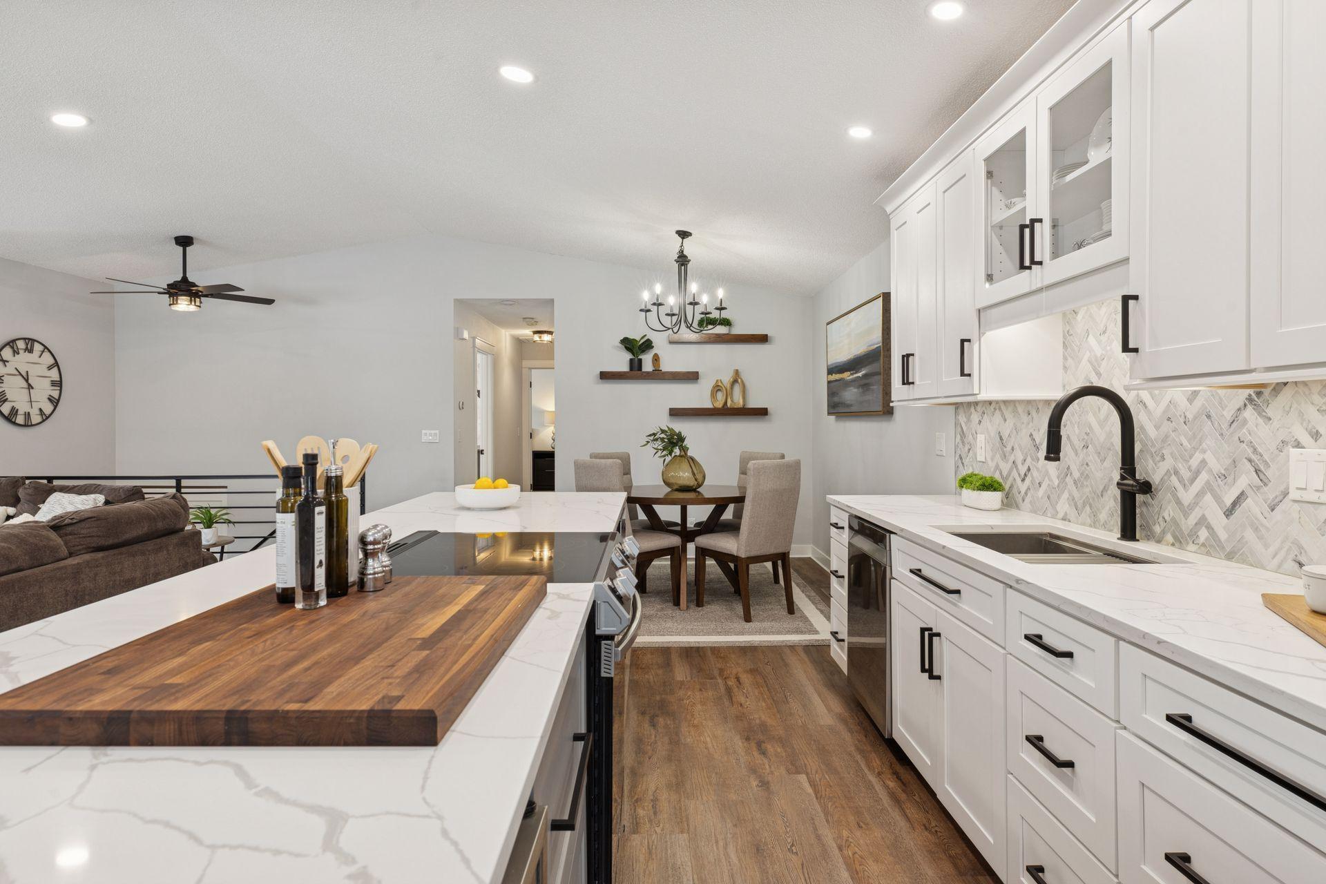 4136 Goldenrod Lane N