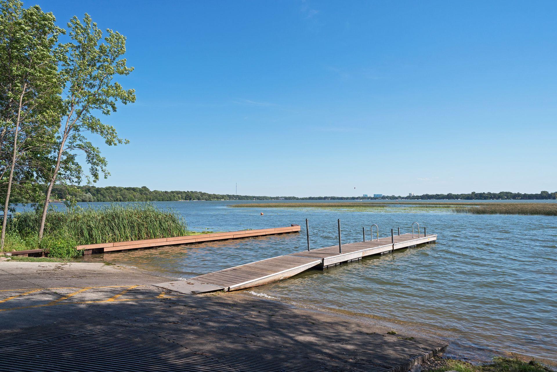 4136 Goldenrod Lane N