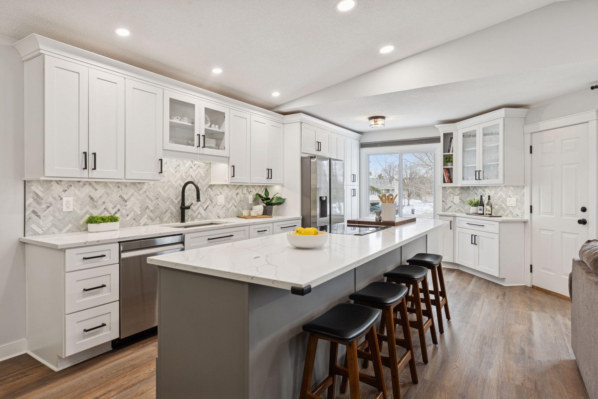 4136 Goldenrod Lane N