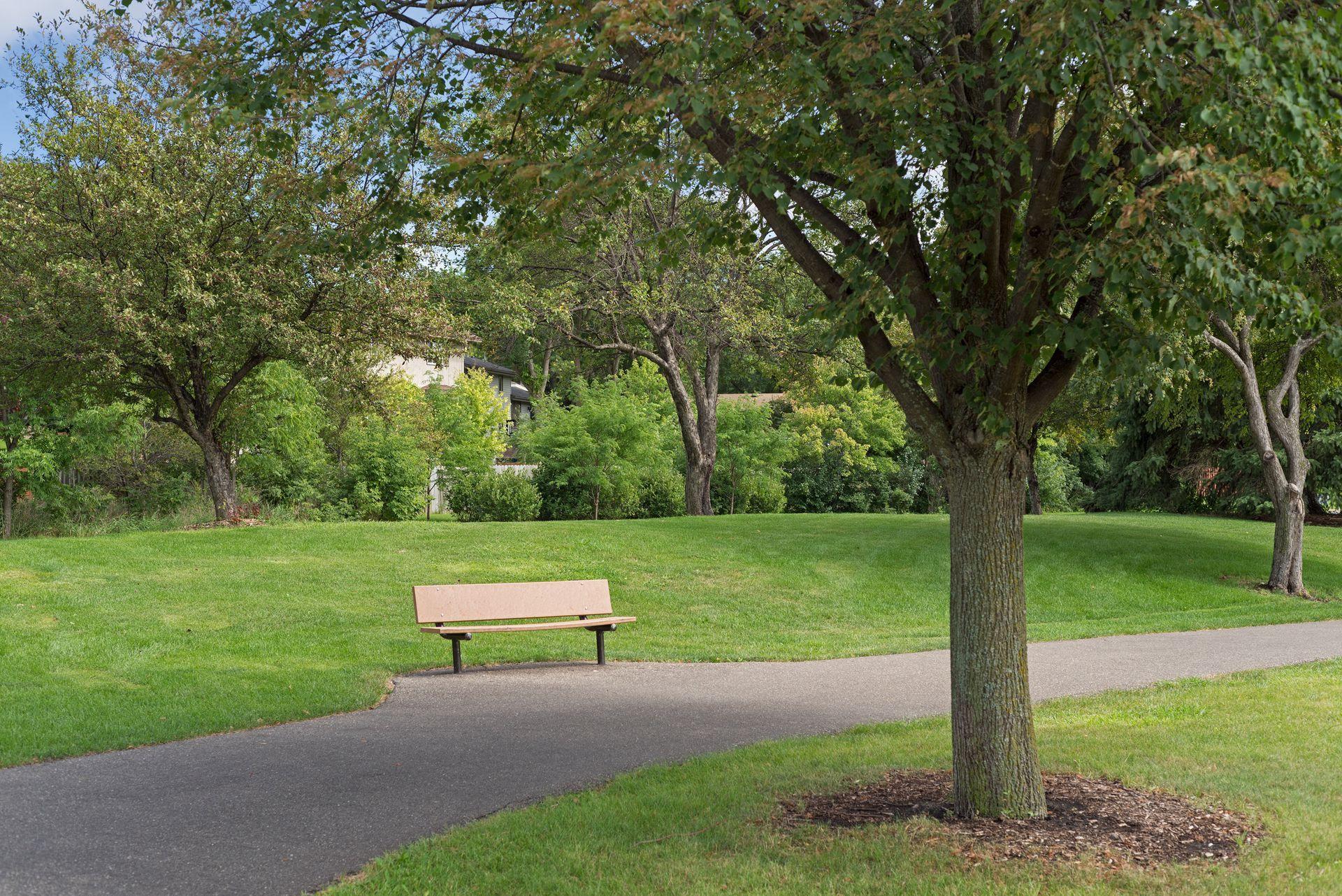 4136 Goldenrod Lane N