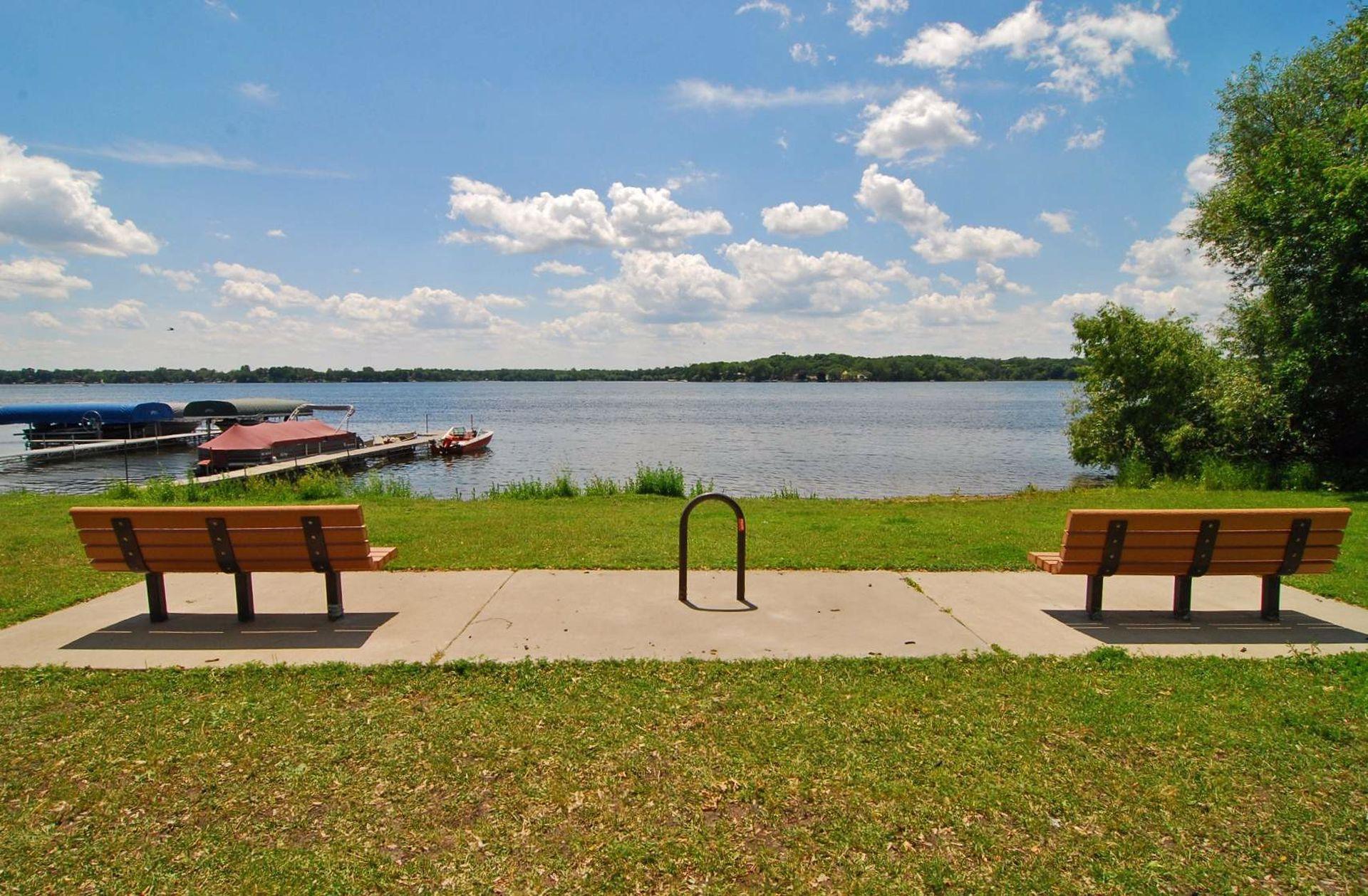 4136 Goldenrod Lane N