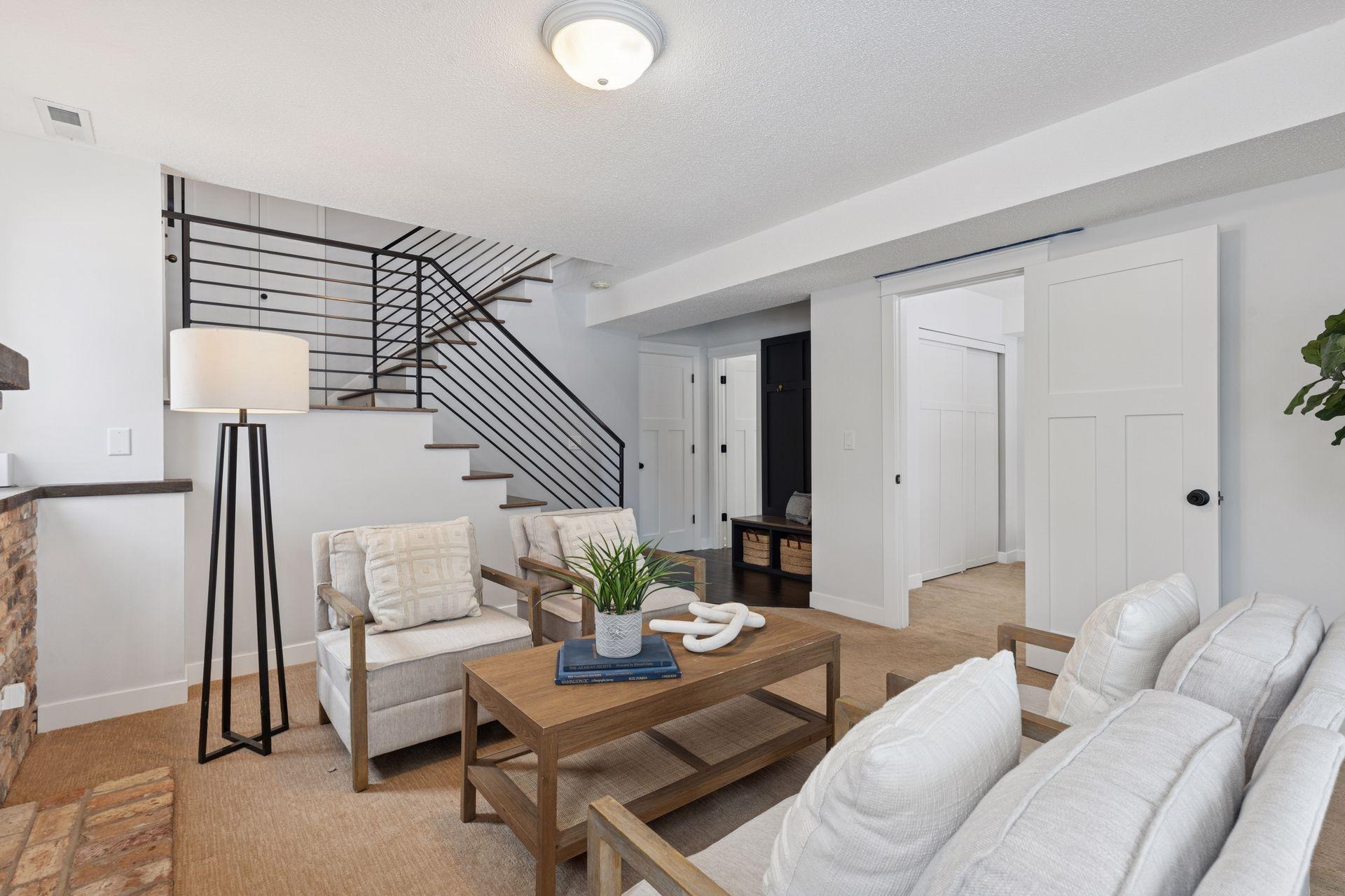 4136 Goldenrod Lane N