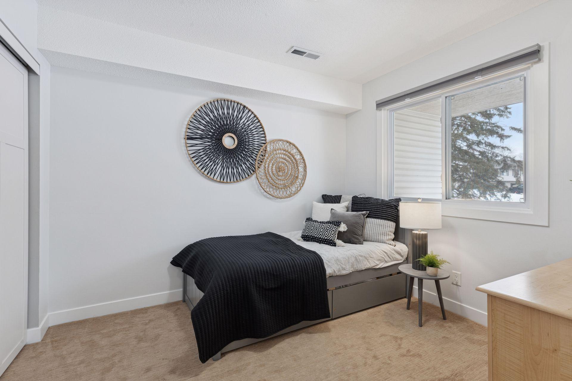 4136 Goldenrod Lane N