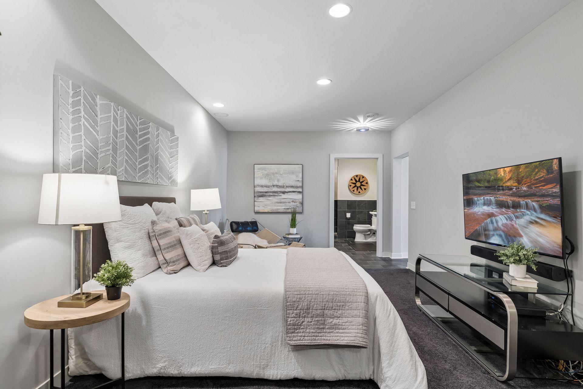 11535 Hillcrest Court N