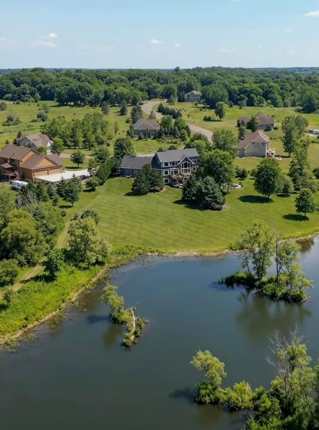 11535 Hillcrest Court N