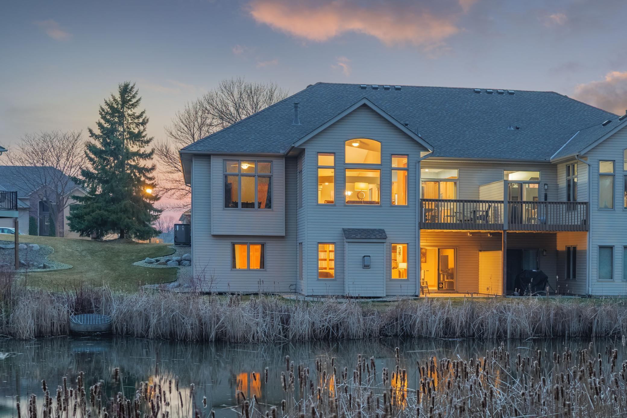 11362 Hillcrest Drive N