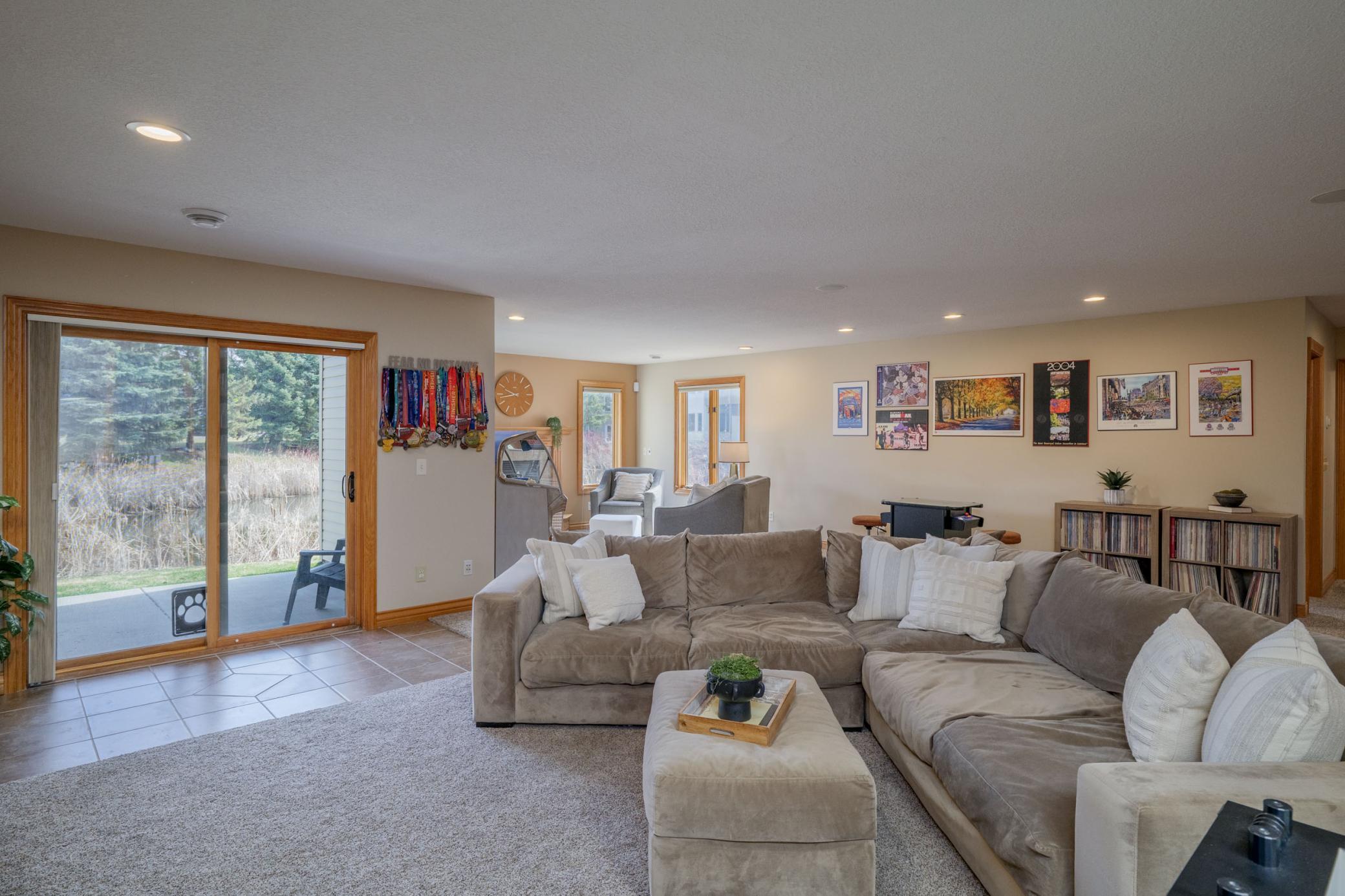 11362 Hillcrest Drive N