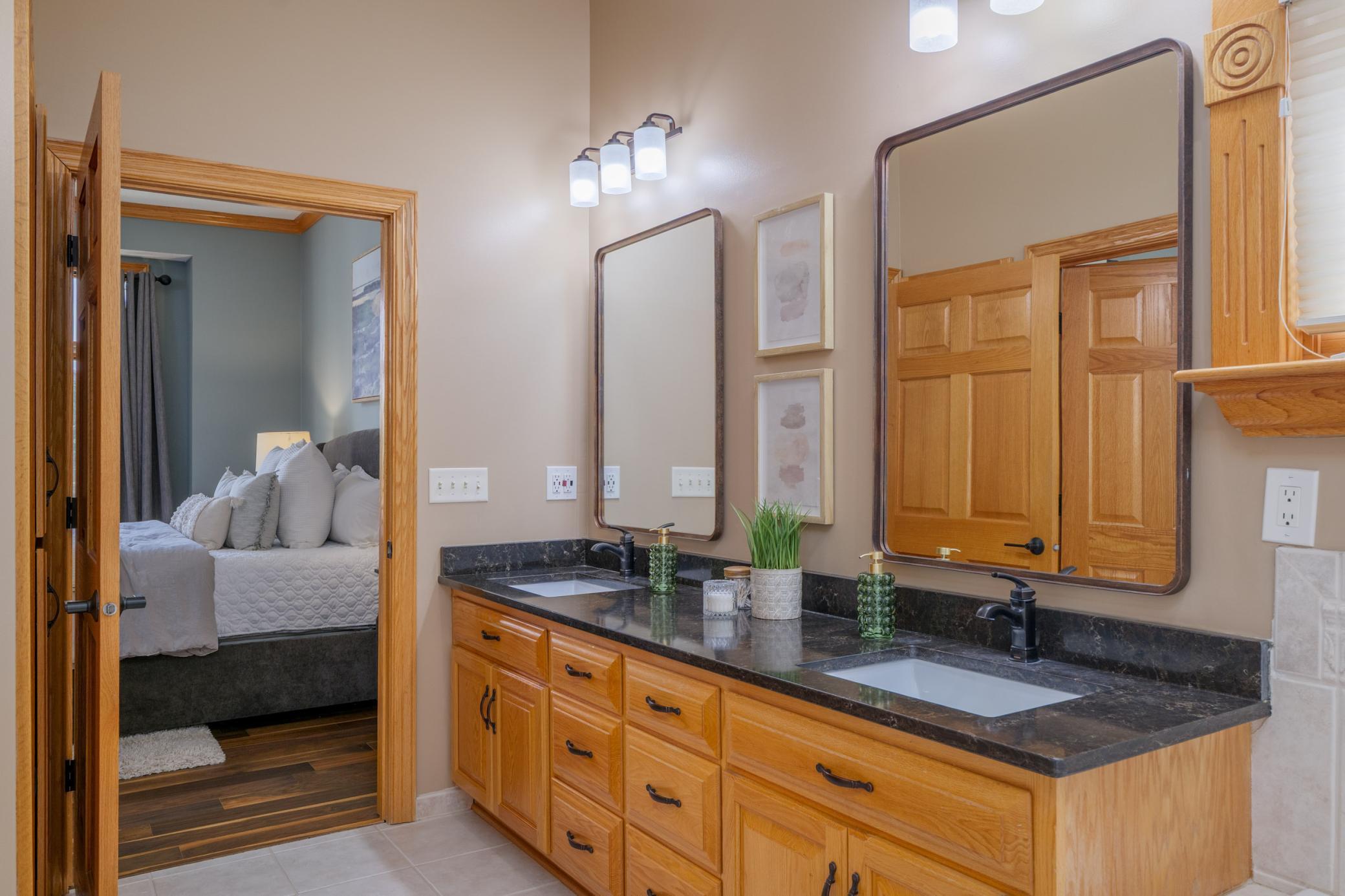 11362 Hillcrest Drive N