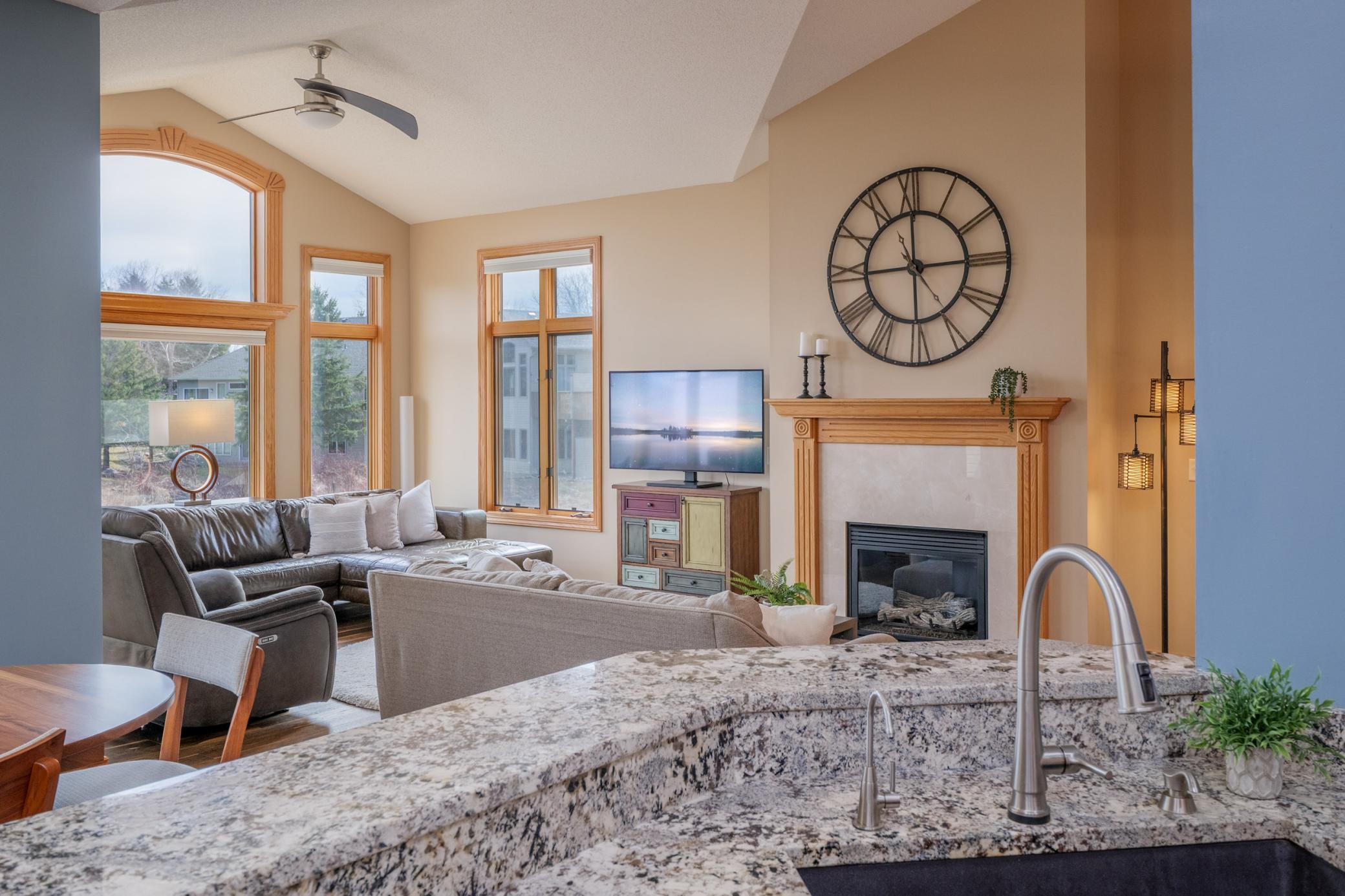 11362 Hillcrest Drive N