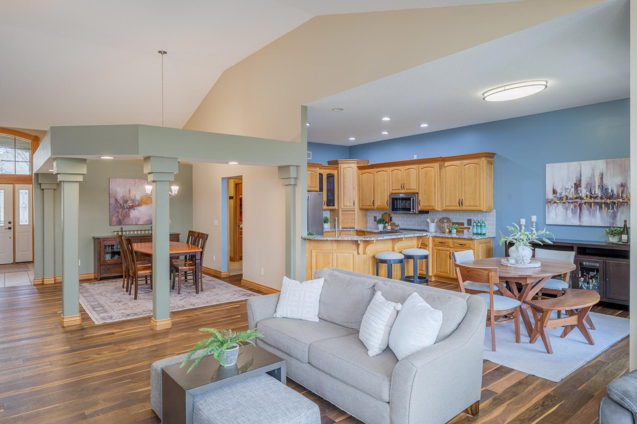 11362 Hillcrest Drive N