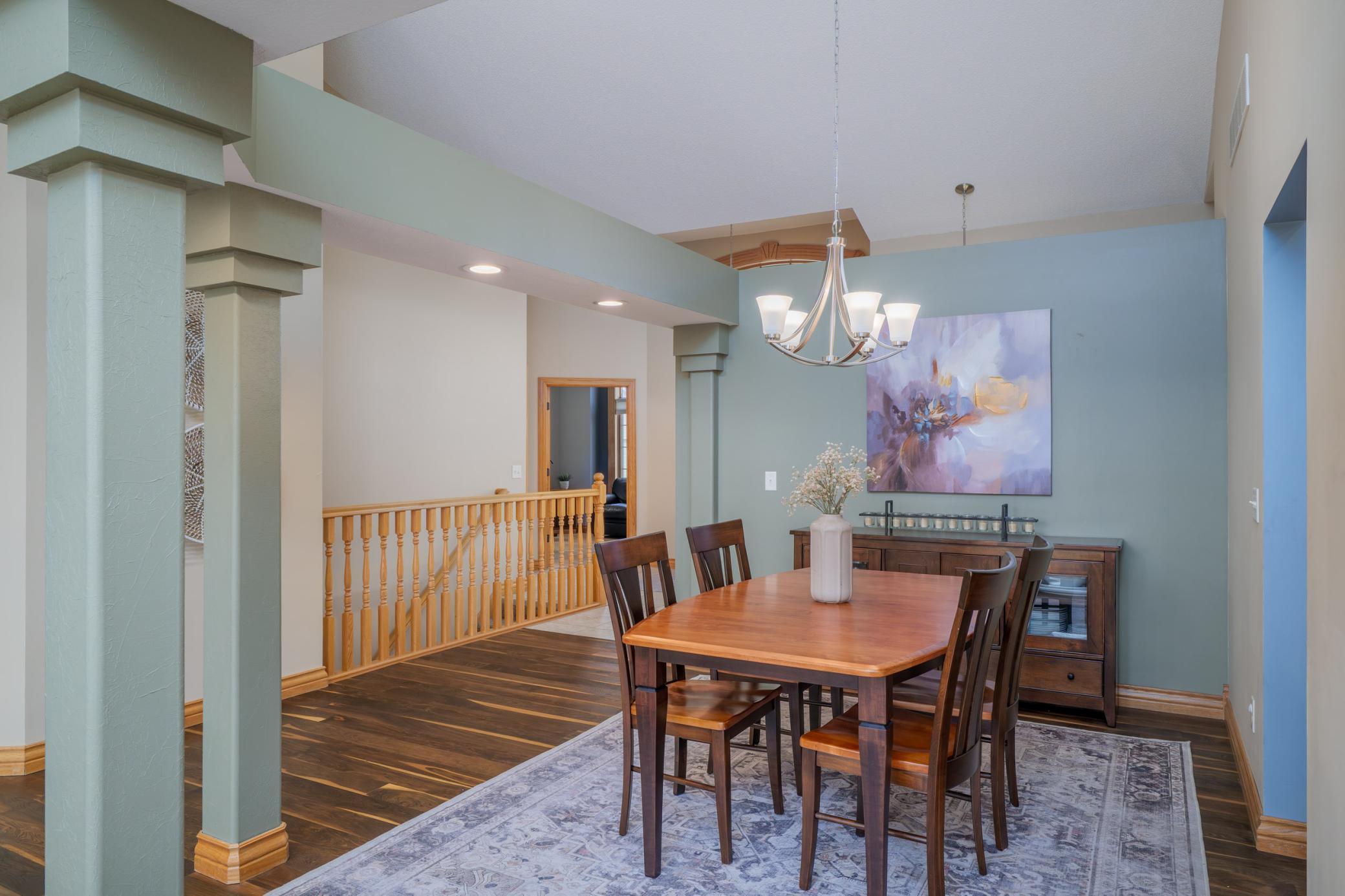 11362 Hillcrest Drive N