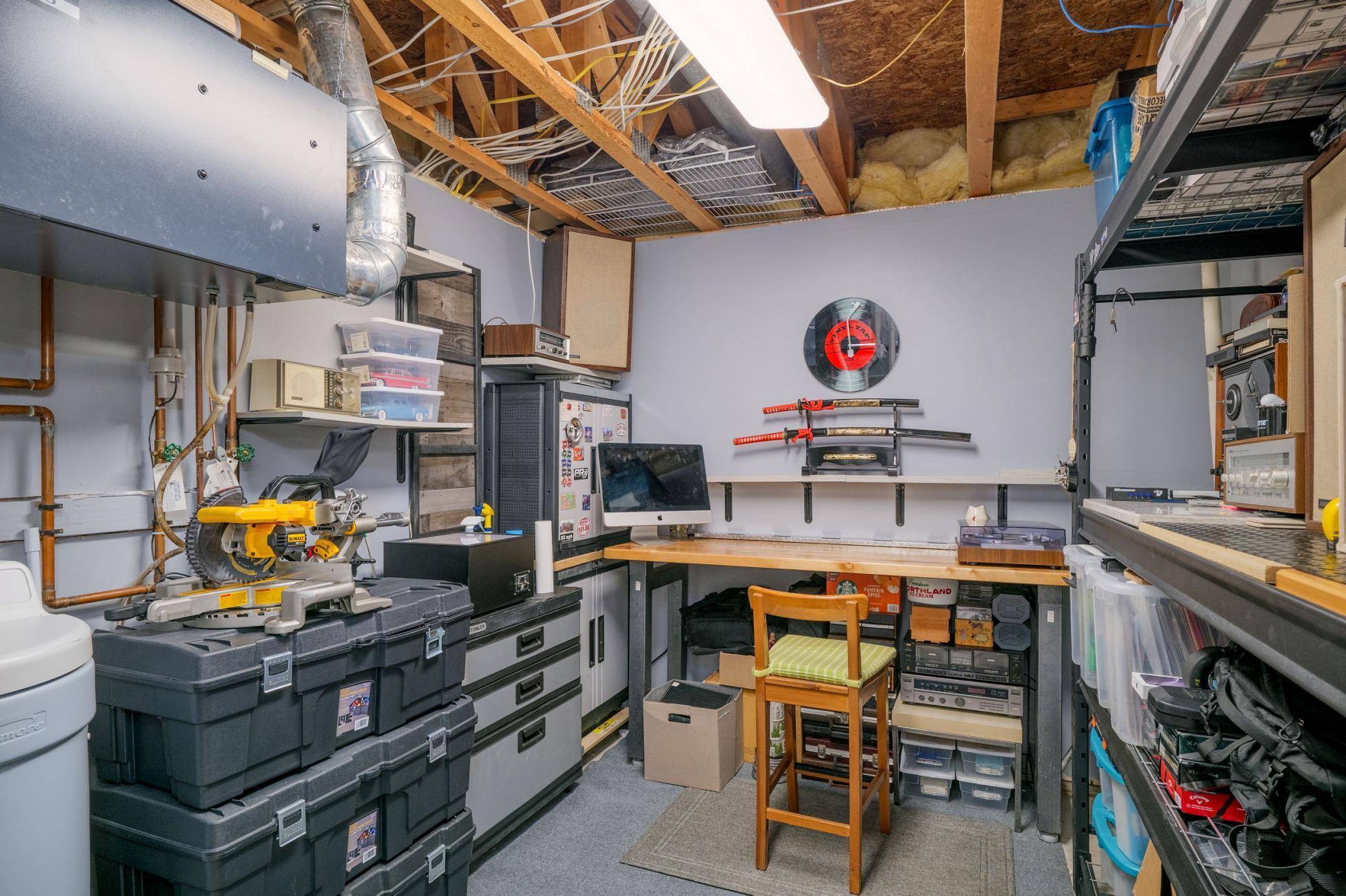 11362 Hillcrest Drive N