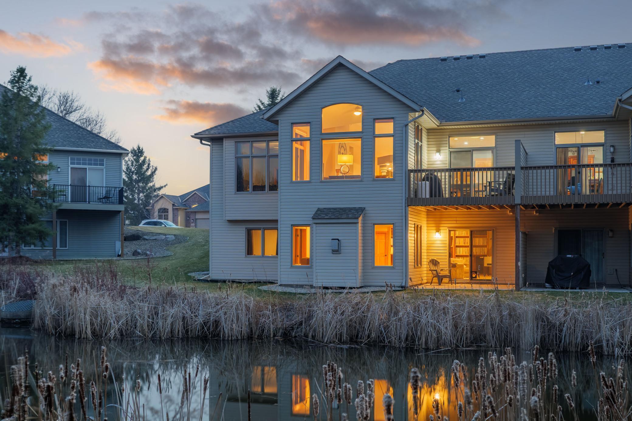 11362 Hillcrest Drive N