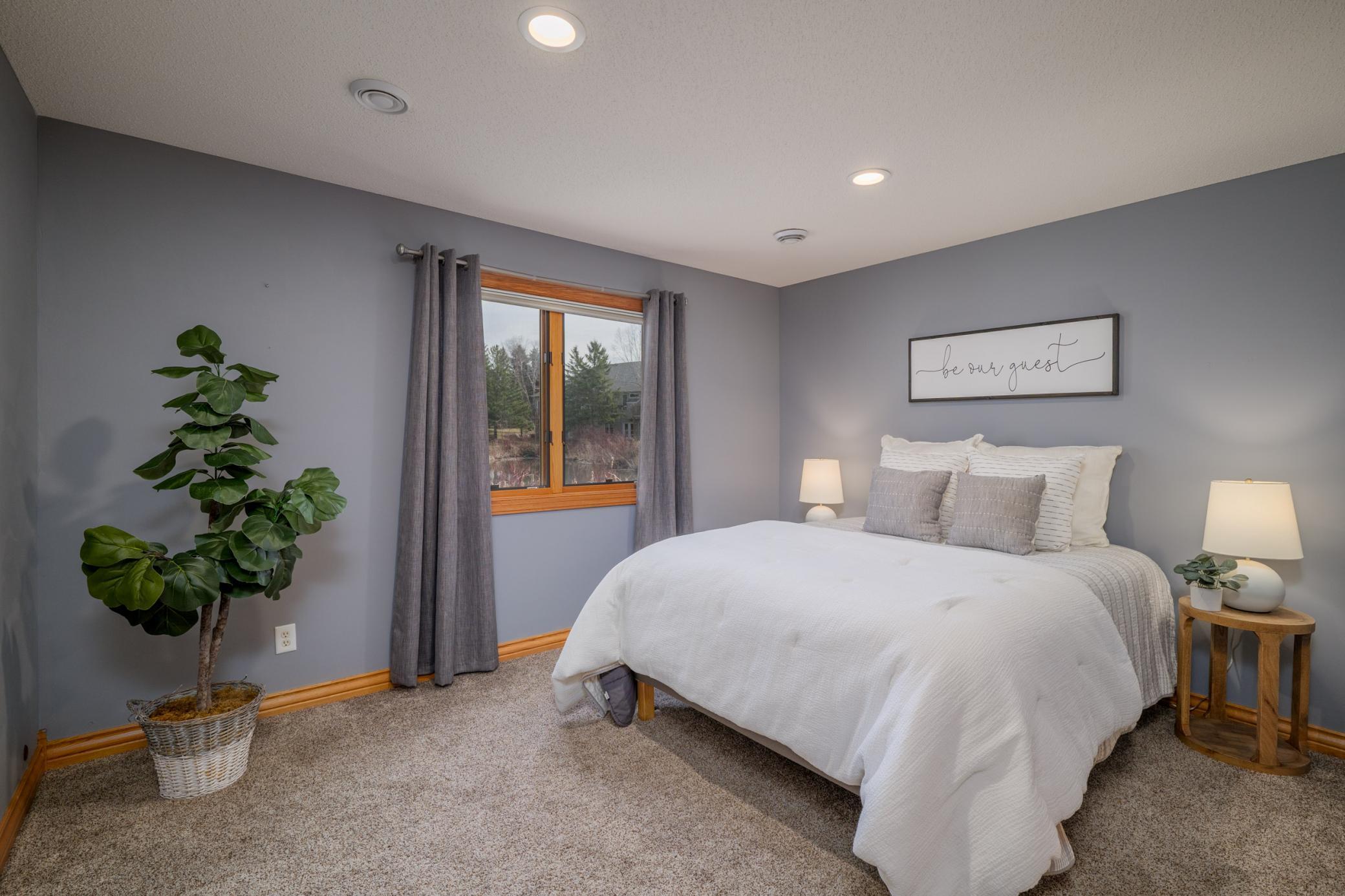 11362 Hillcrest Drive N