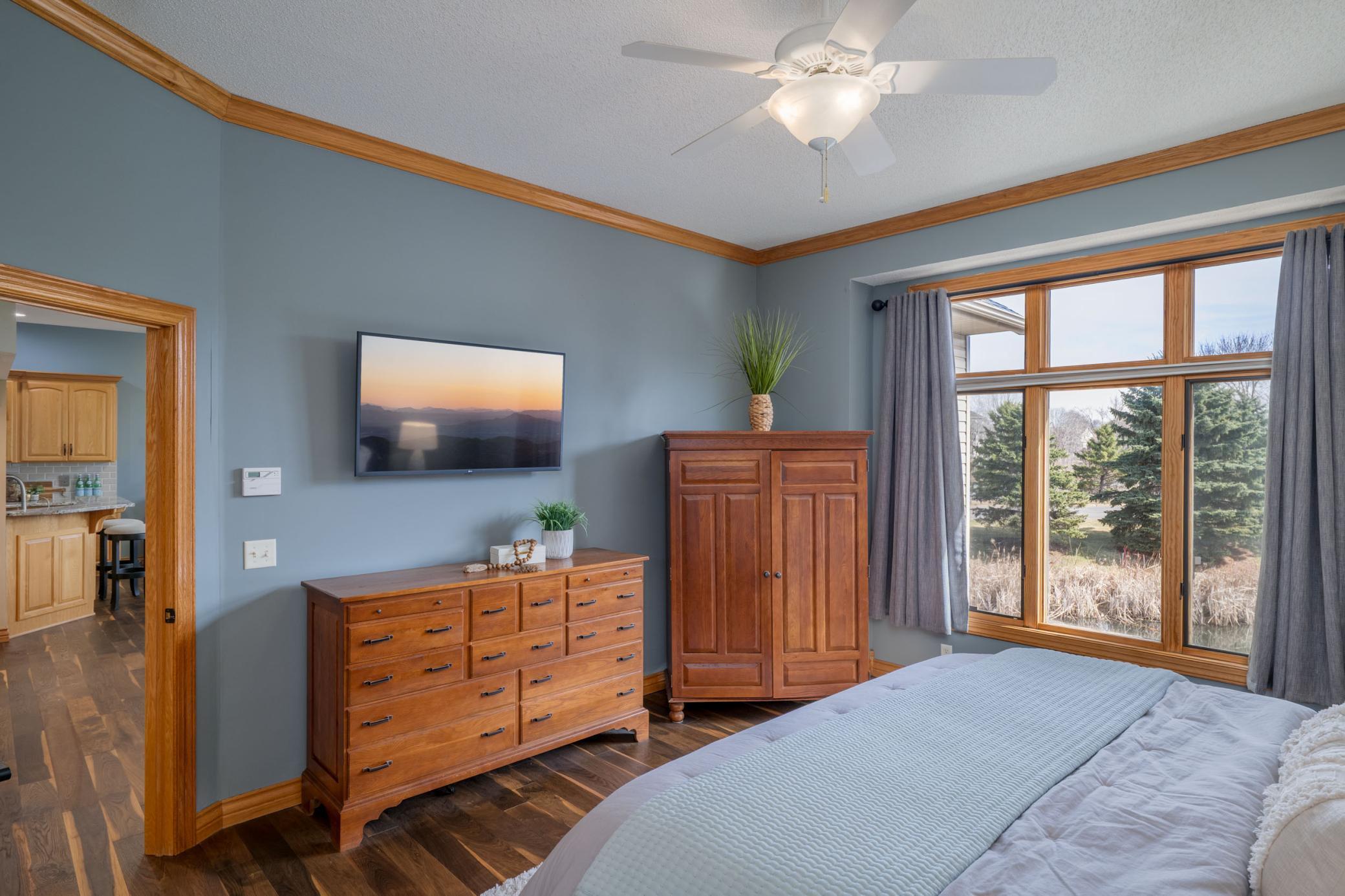 11362 Hillcrest Drive N