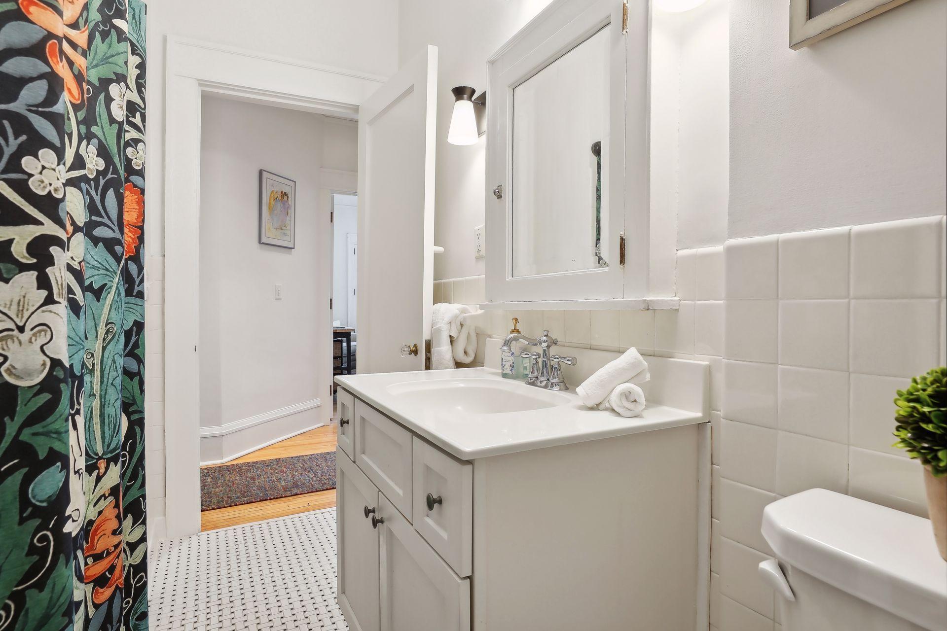 854 Linwood Avenue Unit: 201