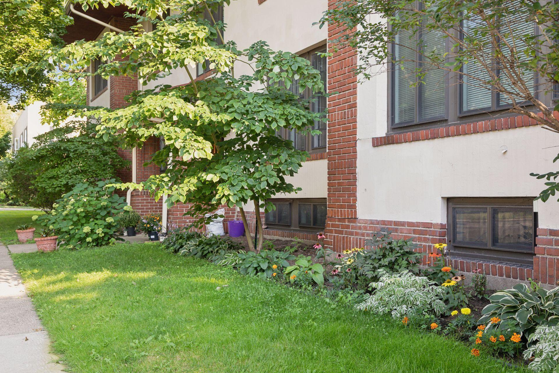 854 Linwood Avenue Unit: 201