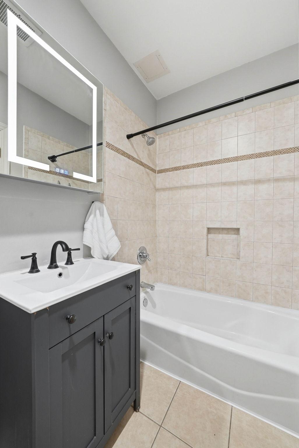 2610 W 41st Street Unit: 101