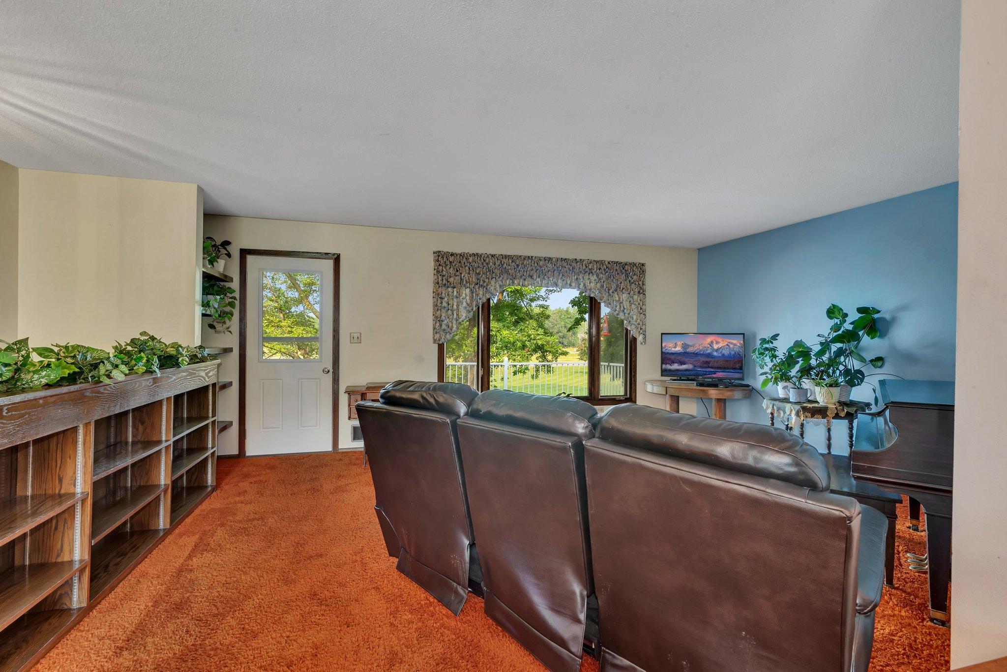 11162 US Highway 169