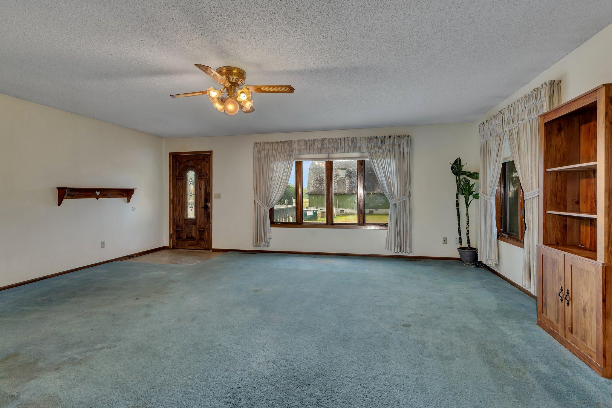 11162 US Highway 169