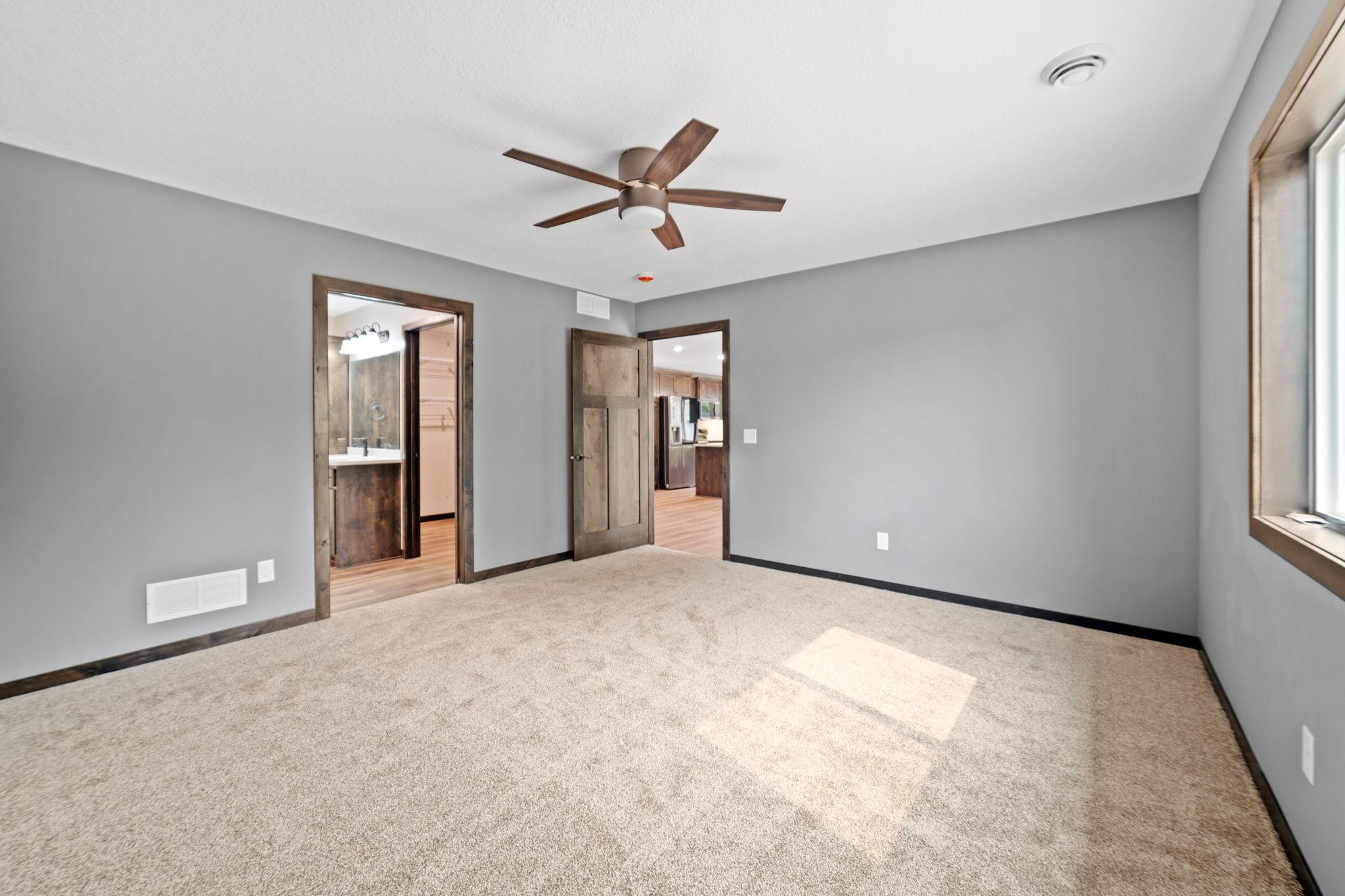 900 1/2 8th Avenue N