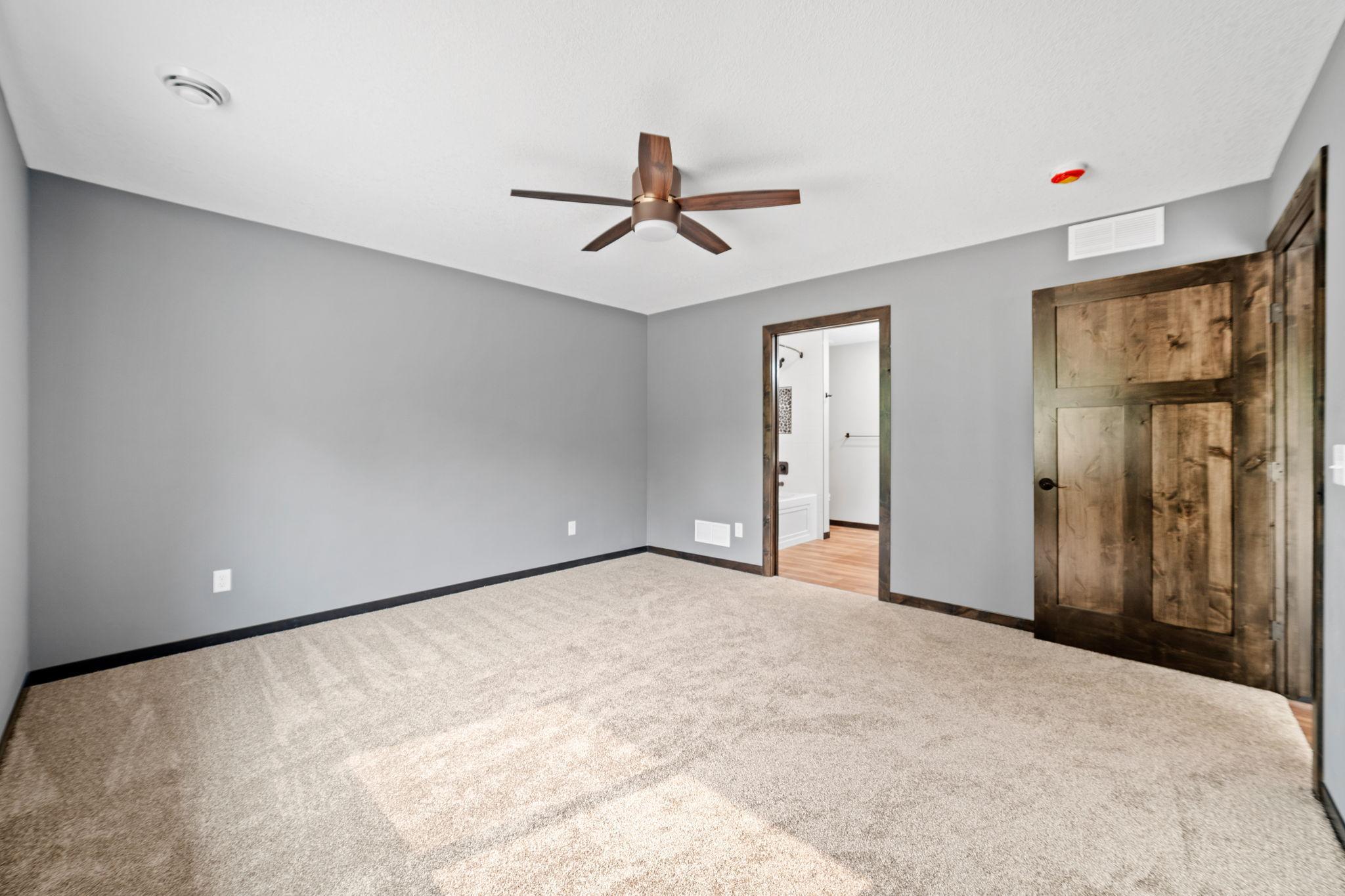 900 1/2 8th Avenue N