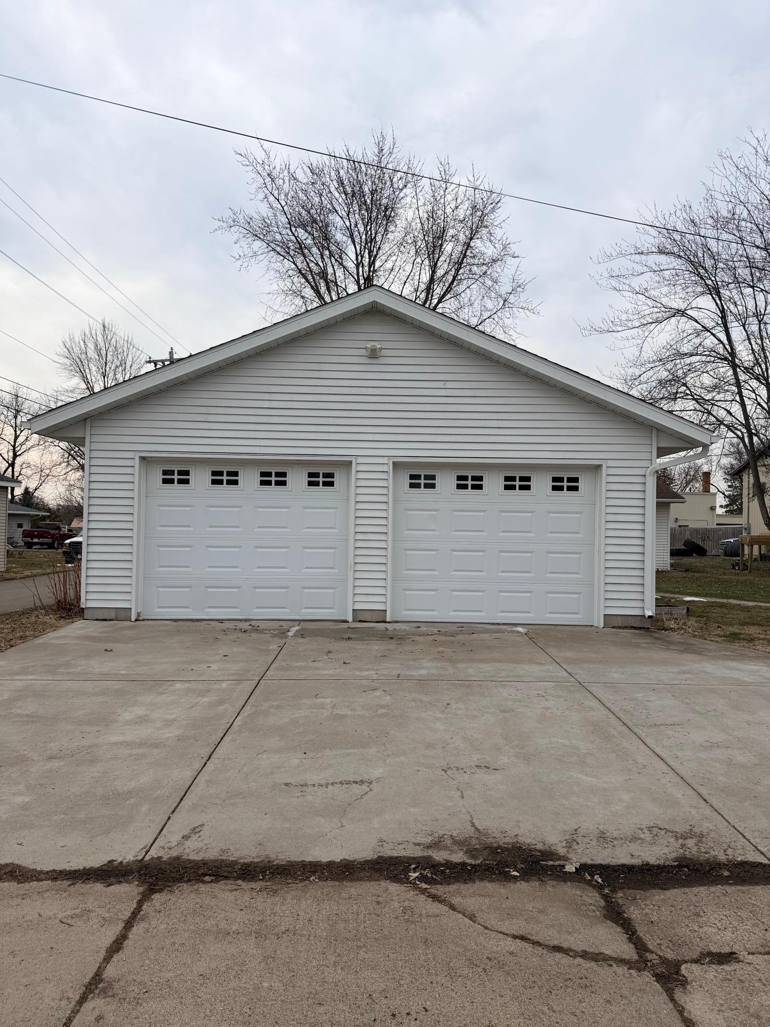 325 Central Avenue N