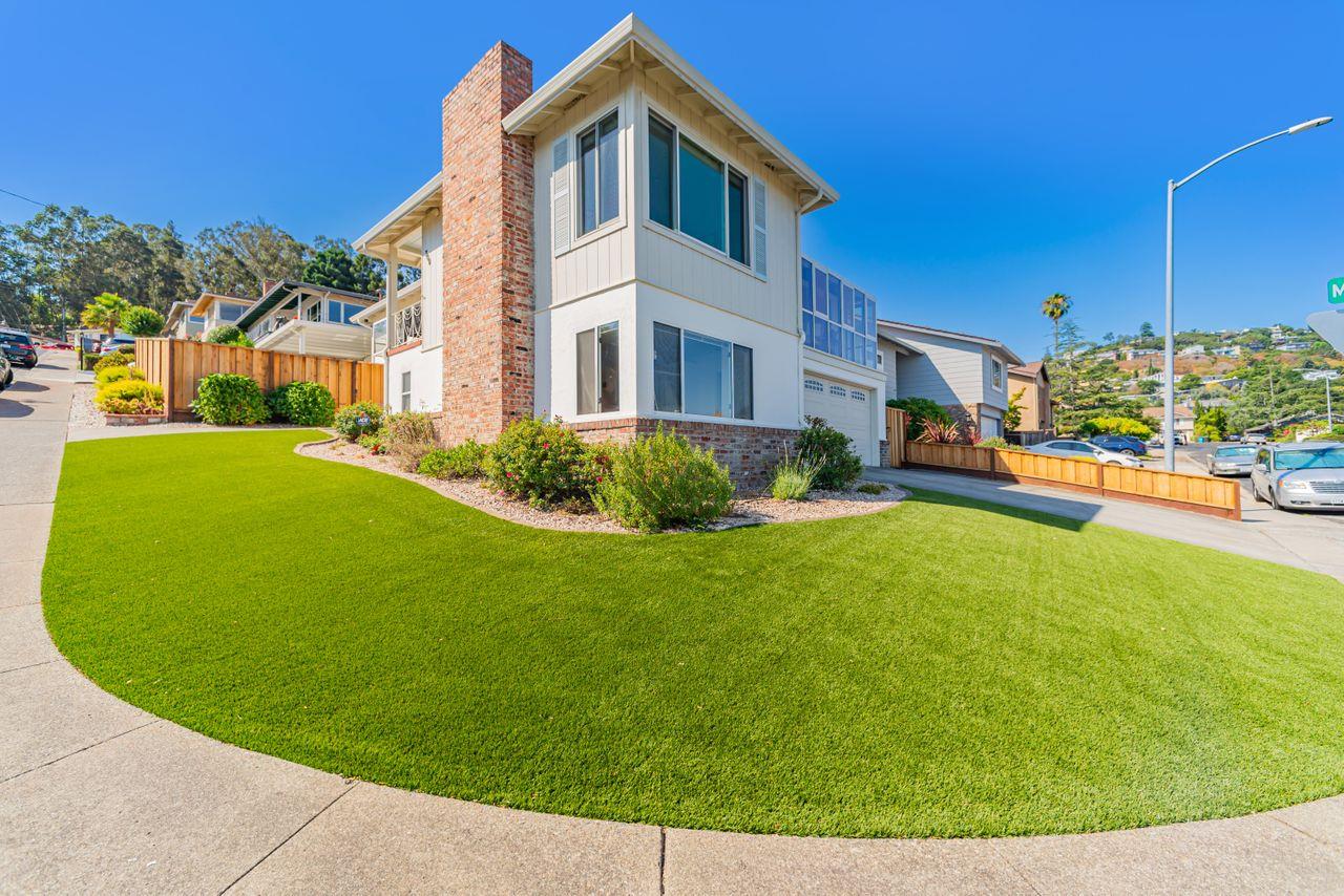 300 Malcolm AVE