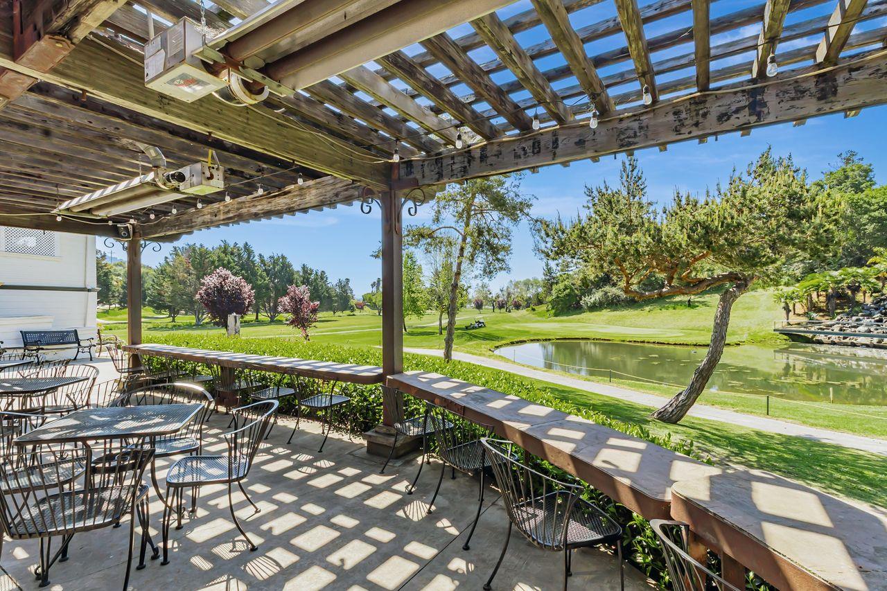 501 Spring Hills DR