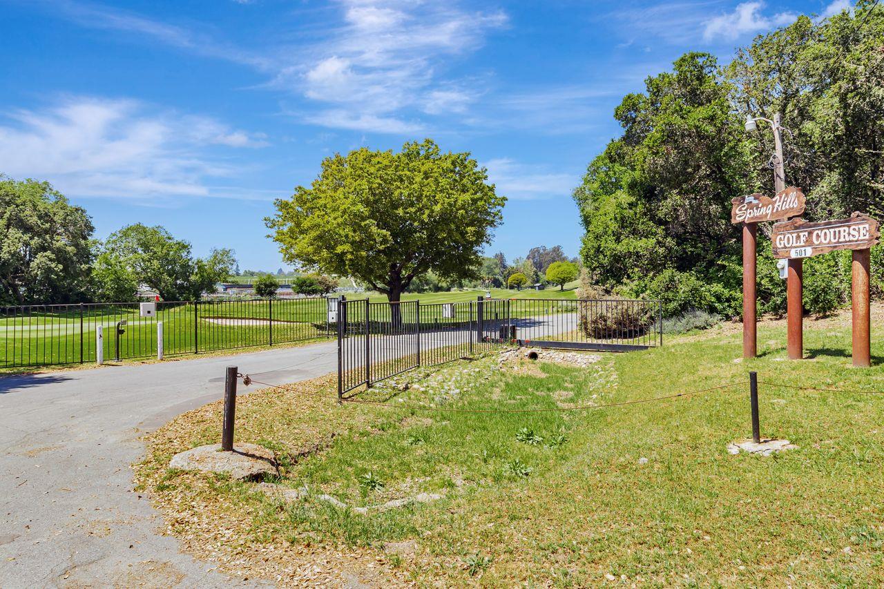 501 Spring Hills DR