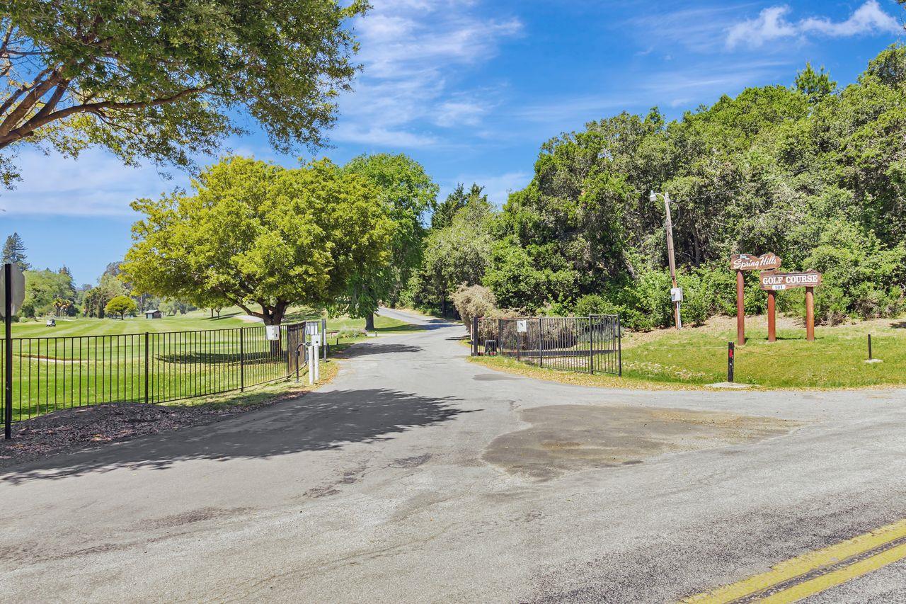501 Spring Hills DR