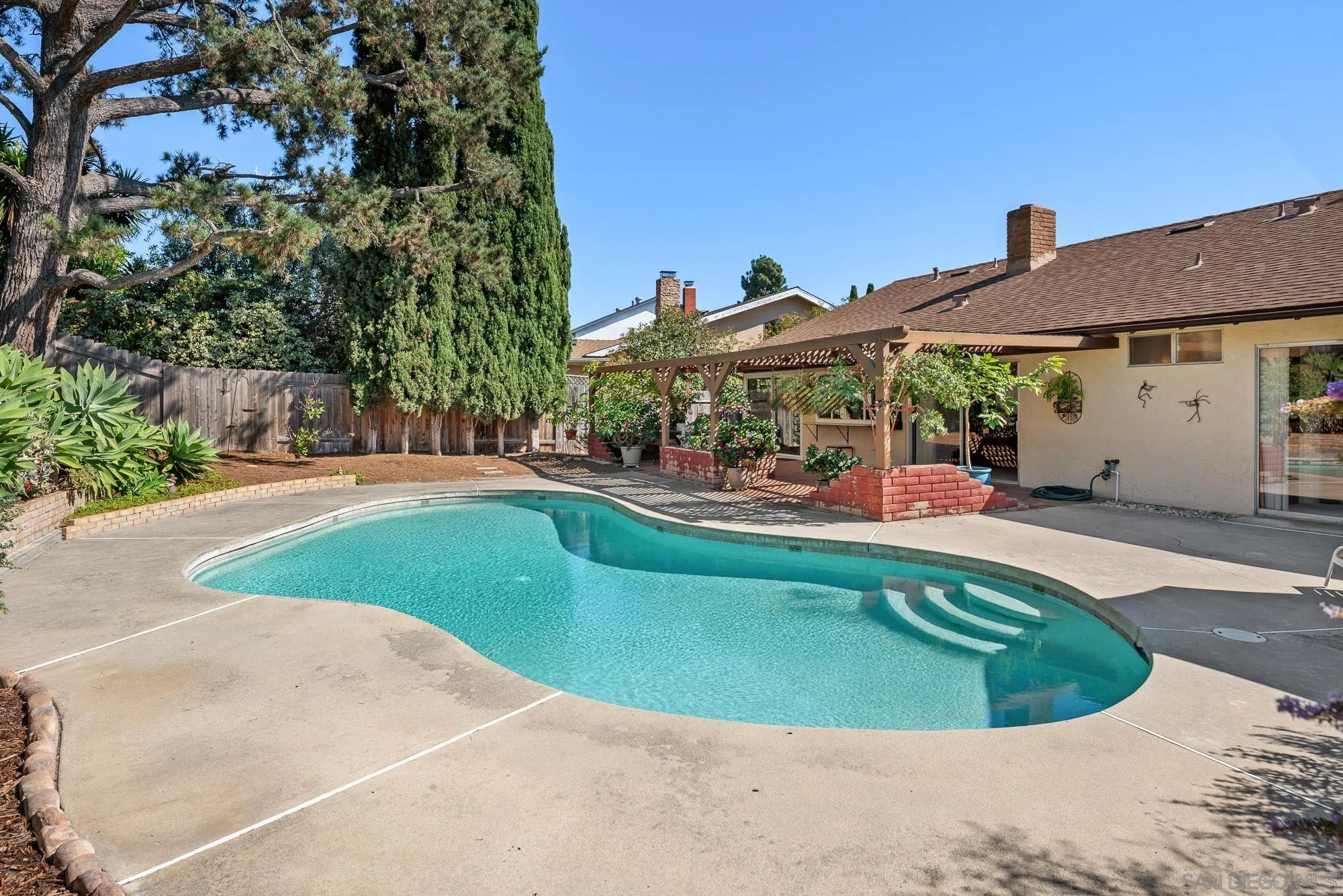 8041 Laurelridge Road
