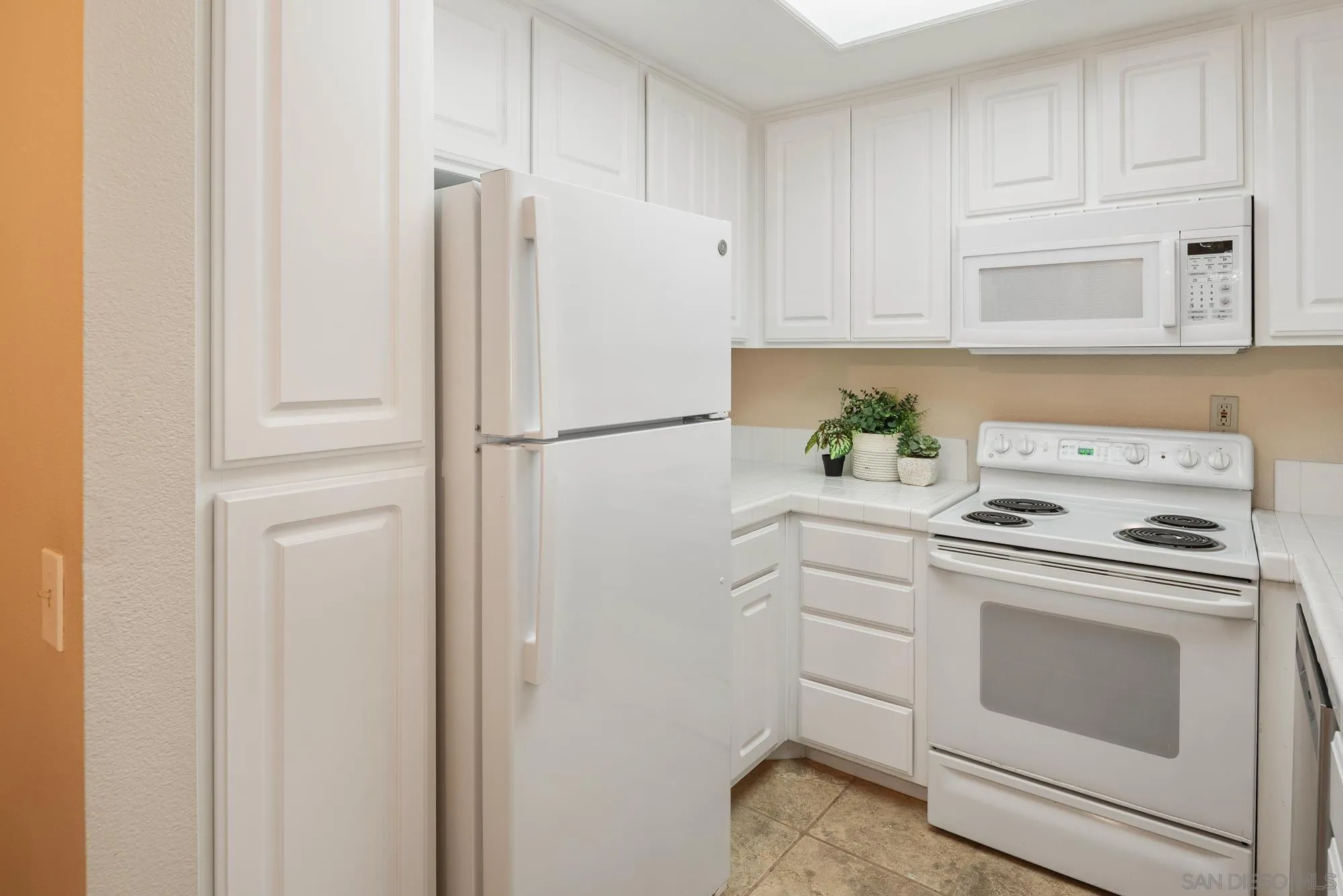 1950 Camino De La Reina Unit 208