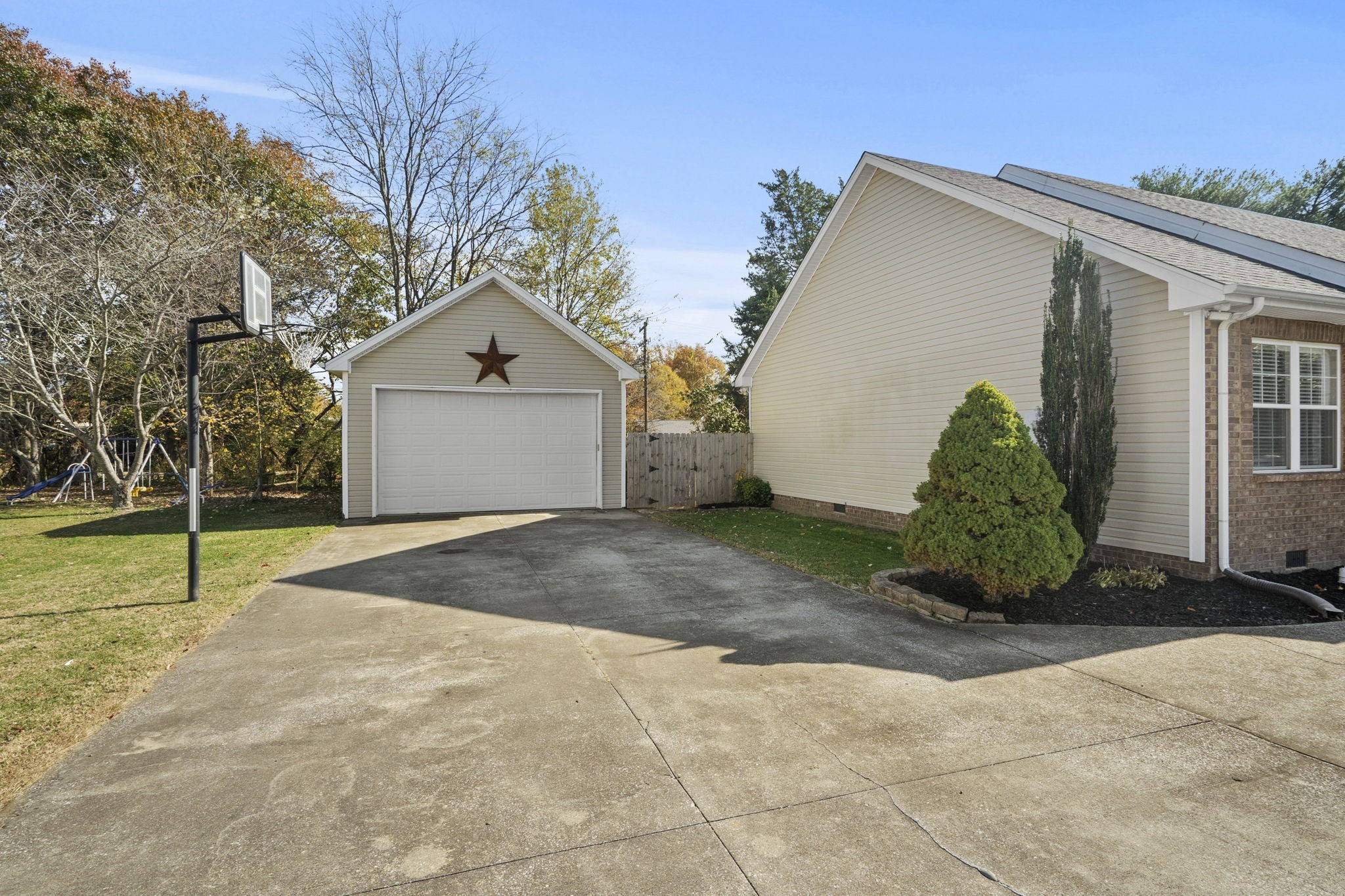 112 Eagles Nest Dr