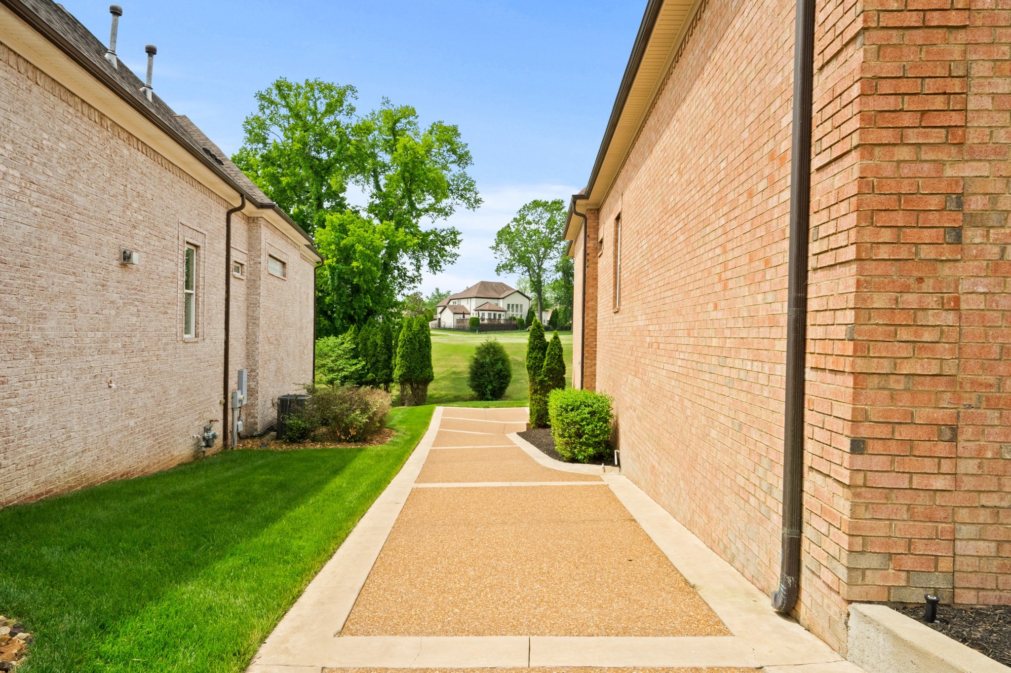 986 Isaac Franklin Dr